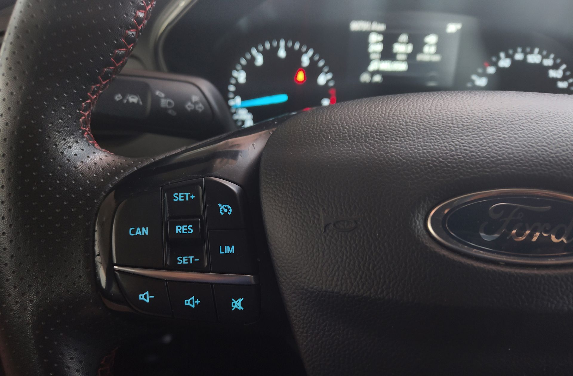 Ford Focus 1.0 EcoBoost MHEV ST-Line X - foto 26