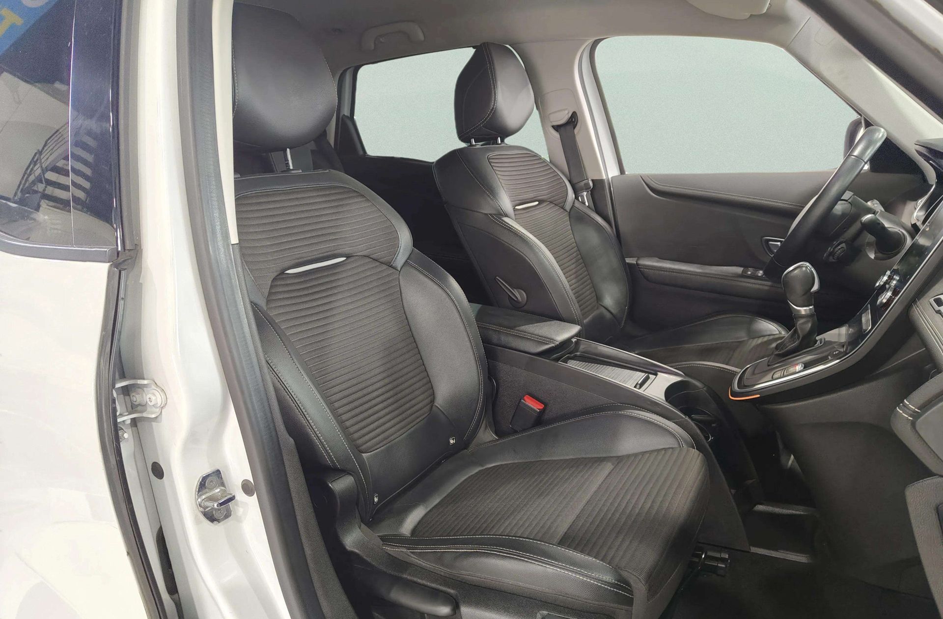 Renault Scénic Zen TCe GPF EDC - foto 18