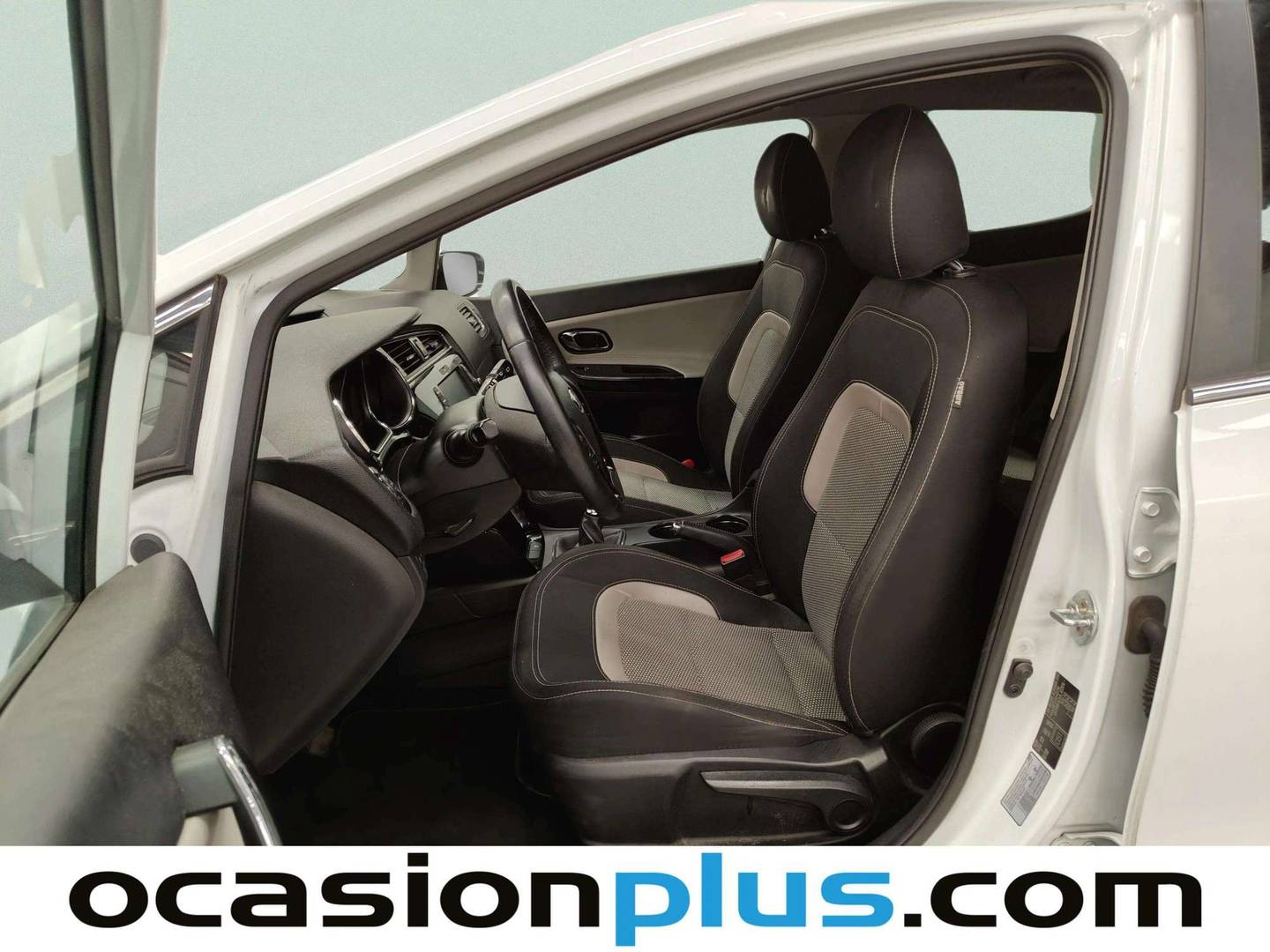 Foto asientos delanteros KIA Ceed KIA Ceed 1.6 CRDi VGT x-Tech17 (136 CV)