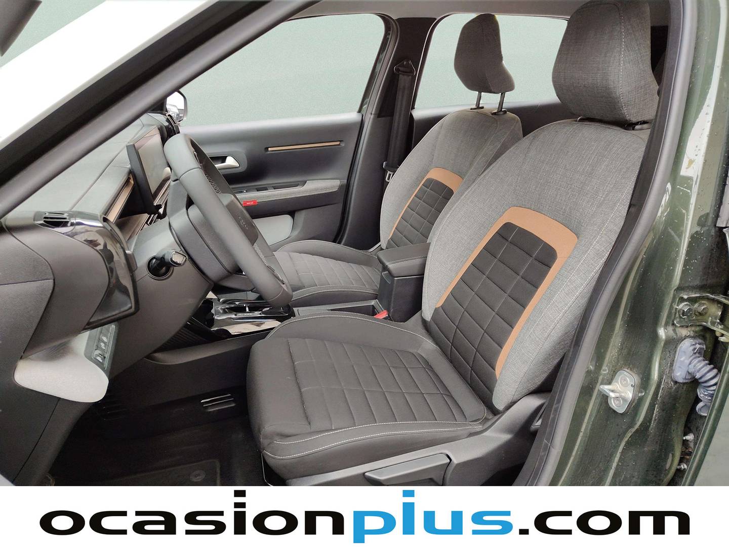 Foto asientos delanteros Citroën C3 Aircross Citroën C3 Aircross Hybrid 145 Plus e-DCS6 (145 CV)