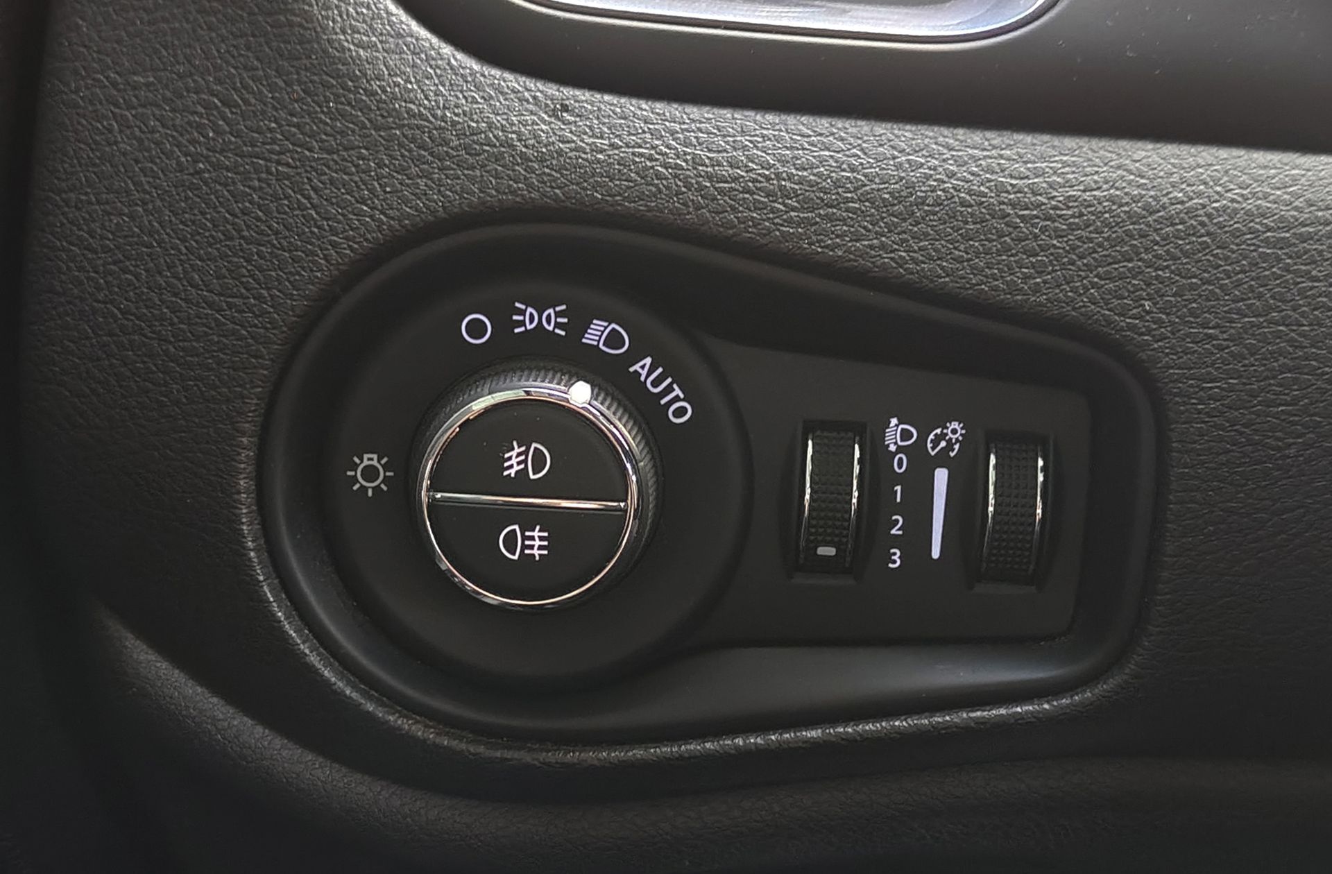 Jeep Renegade eHybrid 1.5 Limited ATX - foto 19