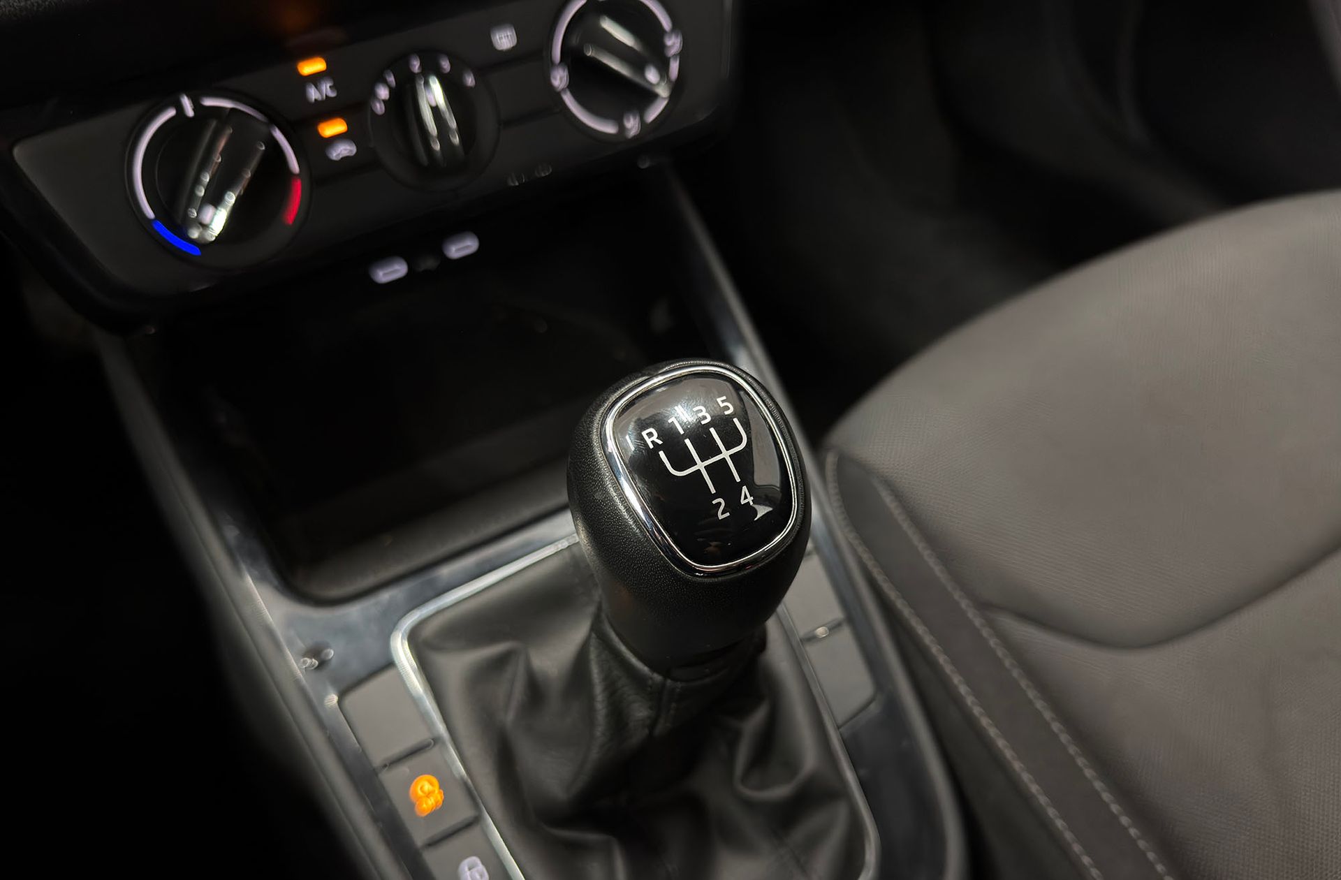 Škoda Fabia 1.0 TSI Ambition - foto 5