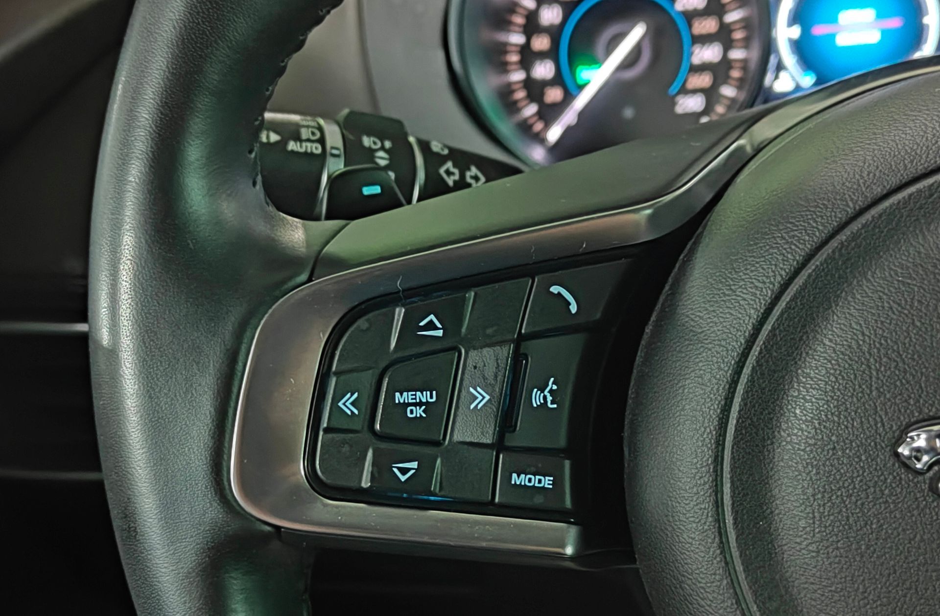 Jaguar F-Pace 2.0T i4 Prestige AWD - foto 29