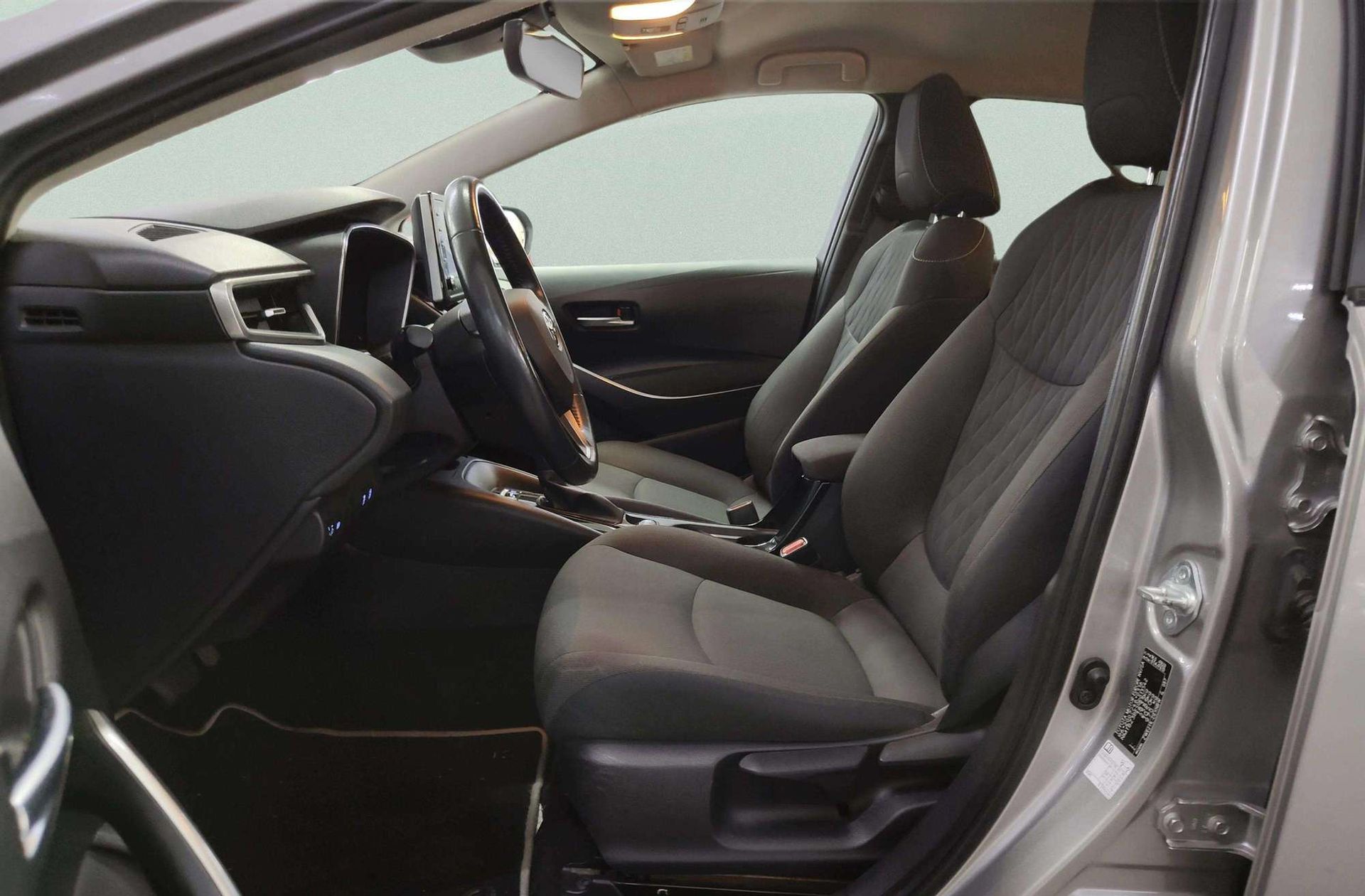 Toyota Corolla 1.8 125 Híbrido Active Tech E-CVT Sedán - foto 11