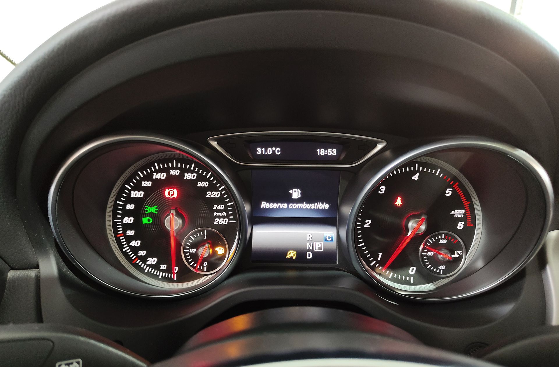 Mercedes-Benz CLA 200 d Pack AMG - foto 25