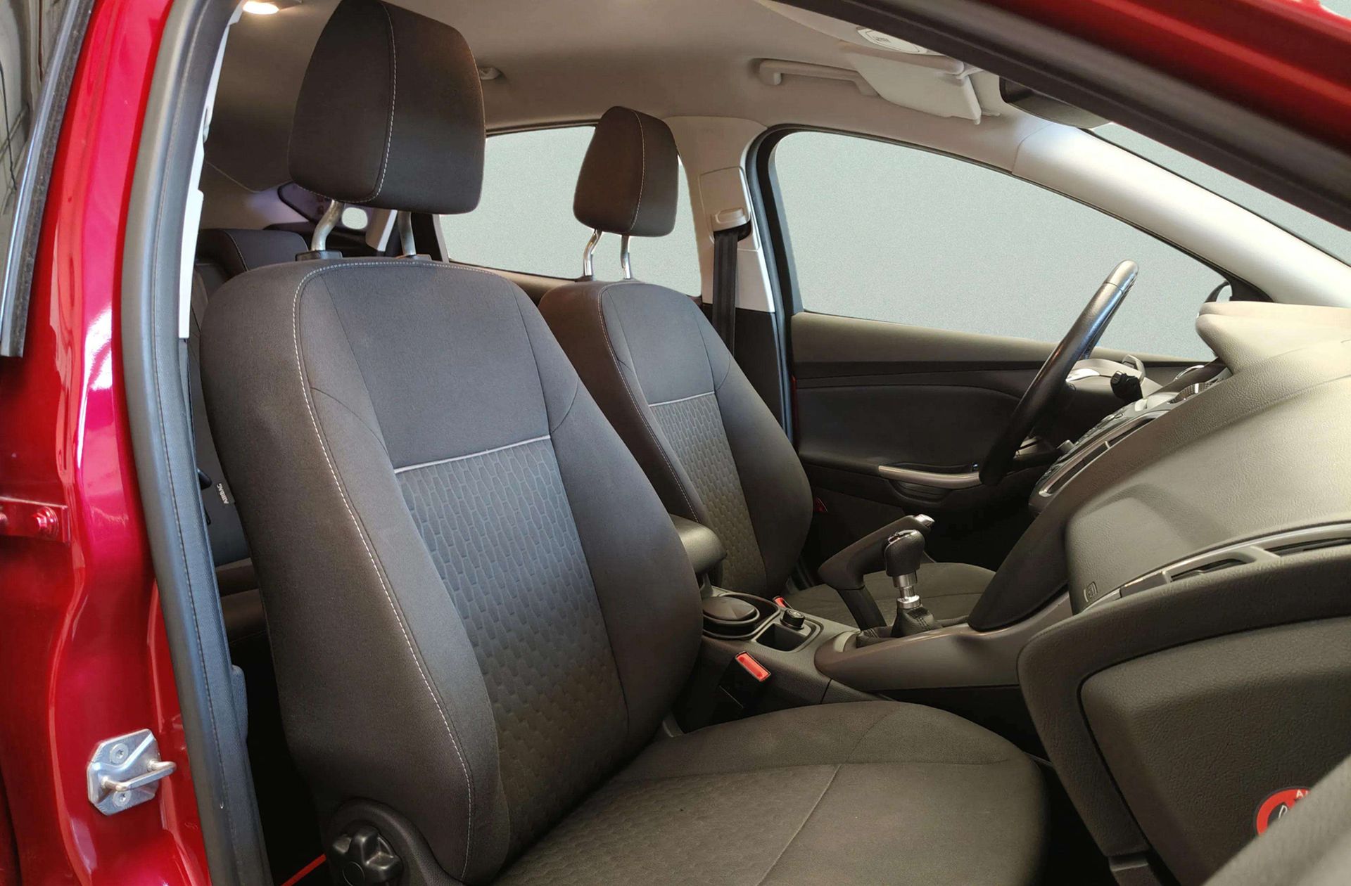 Ford Focus 1.6 TDCi Edition - foto 17