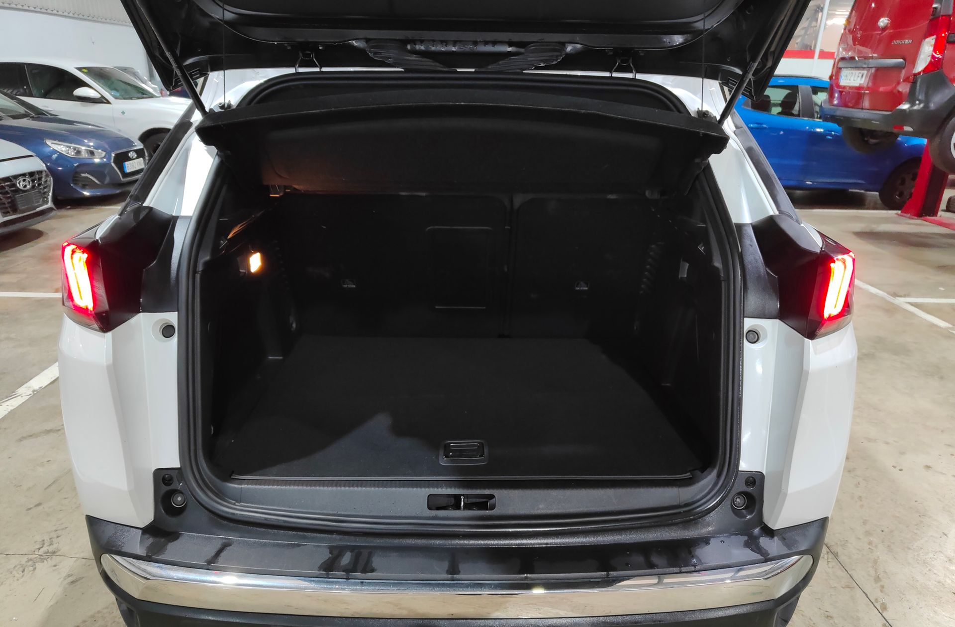Peugeot 3008 300 Allure Pack e-EAT8 - foto 19