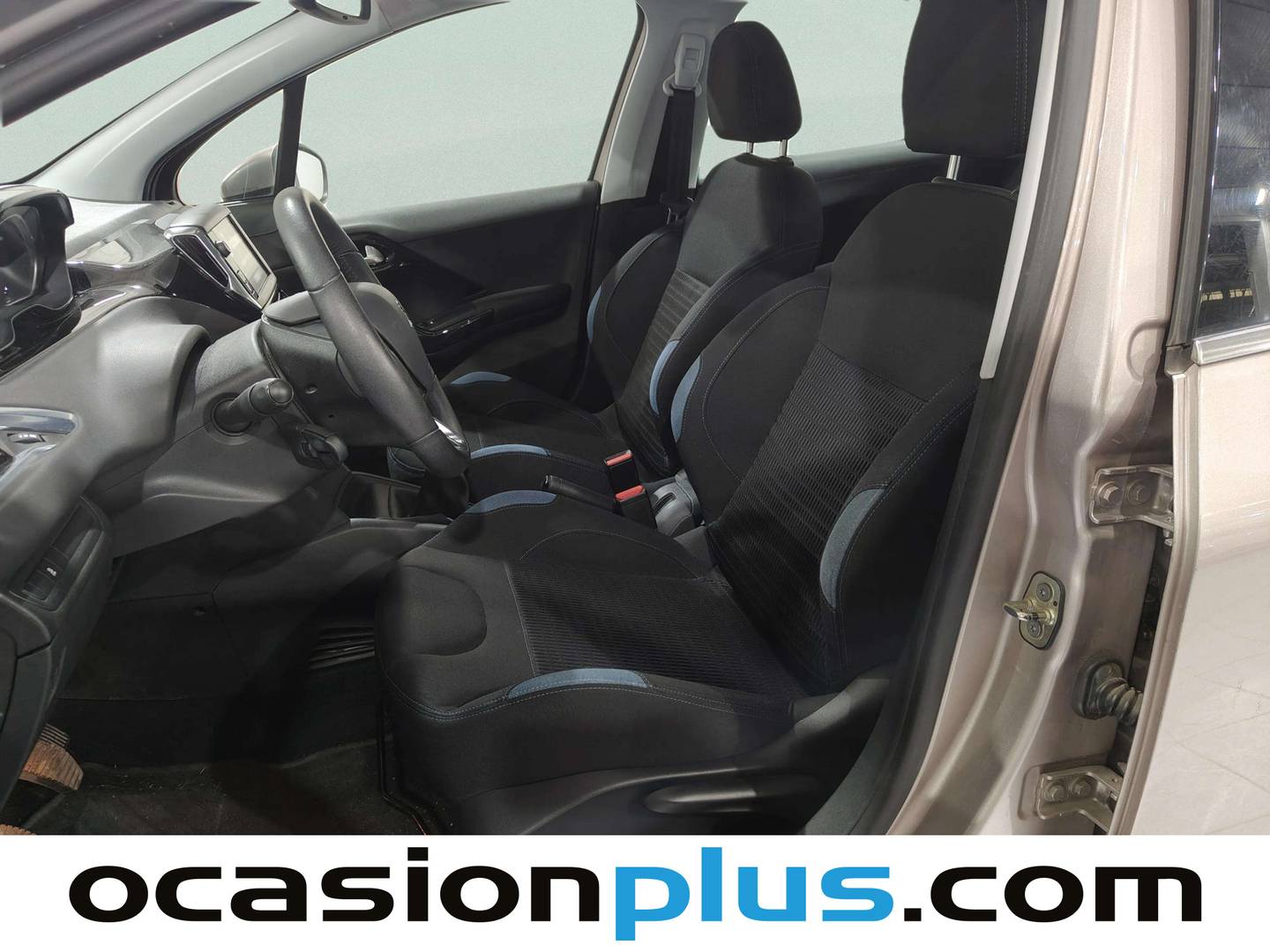 Foto asientos delanteros Peugeot 208 Peugeot 208 1.2 VTi Allure (82 CV)