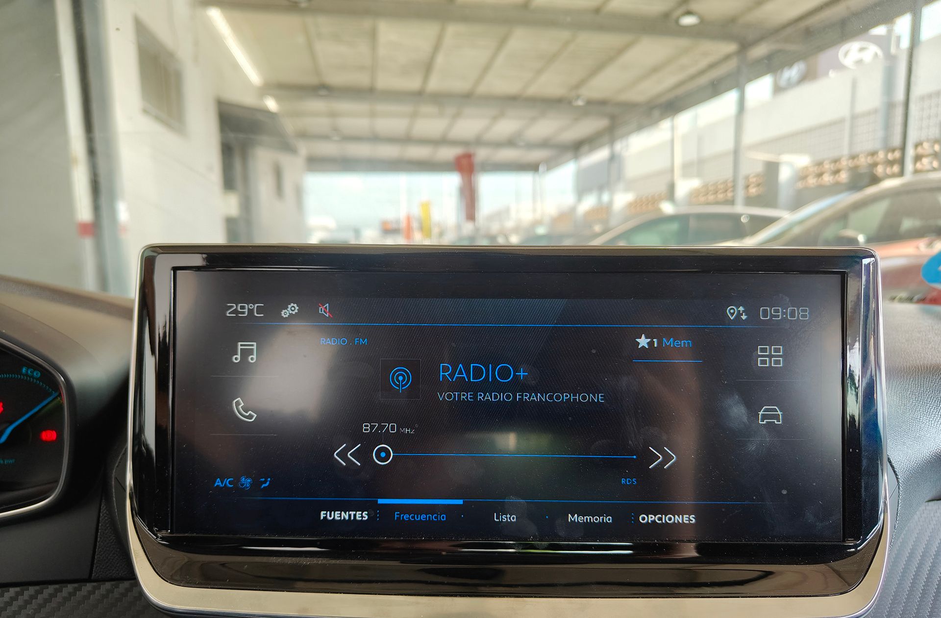 Peugeot 208 Style Hybrid 100 eDCS6 - foto 29