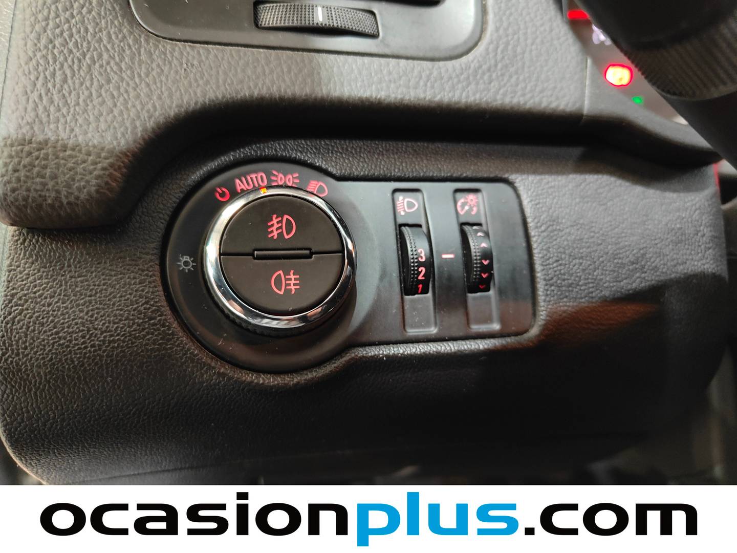 Extras y acabados del Opel Insignia Opel Insignia 1.8 16v Cosmo (140 CV)