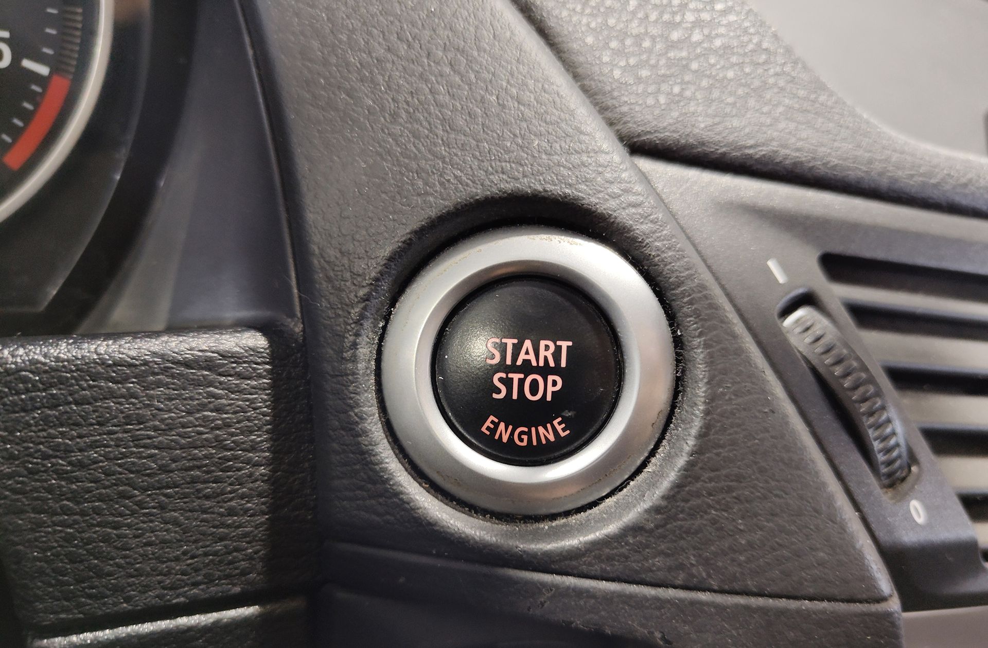 BMW X1 sDrive18d - foto 29