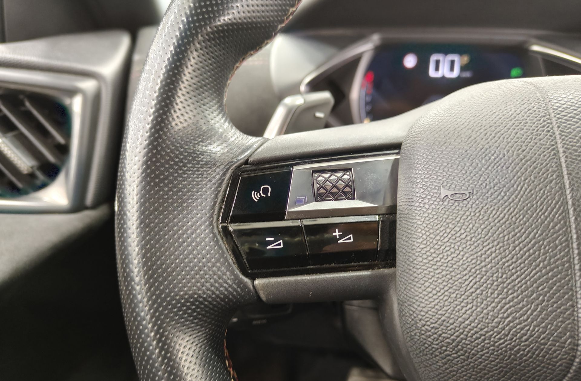DS 3 Crossback DS3 BlueHDi 130 Performance Line - foto 28