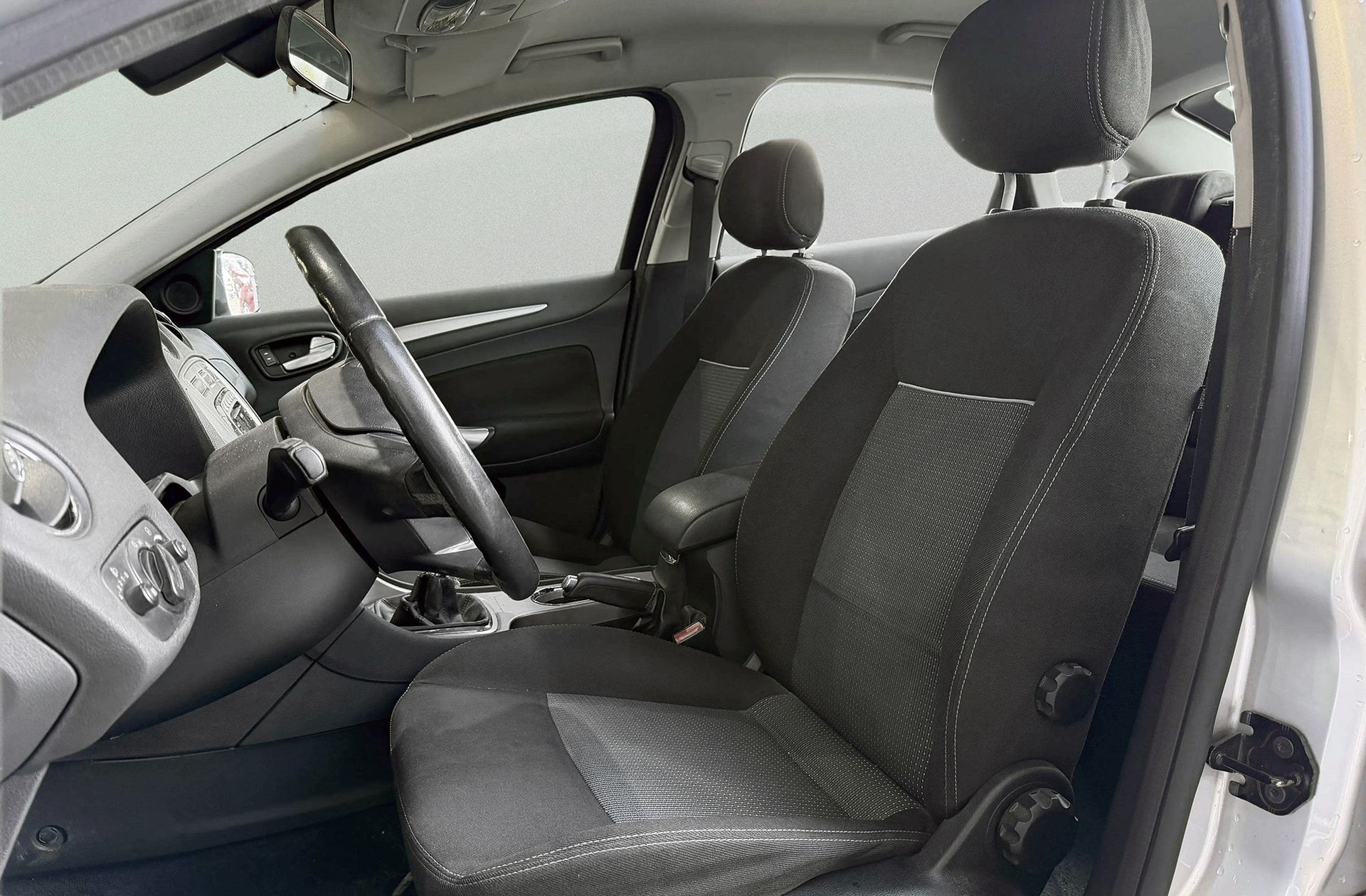Ford Mondeo 1.8 TDCi Trend - foto 8
