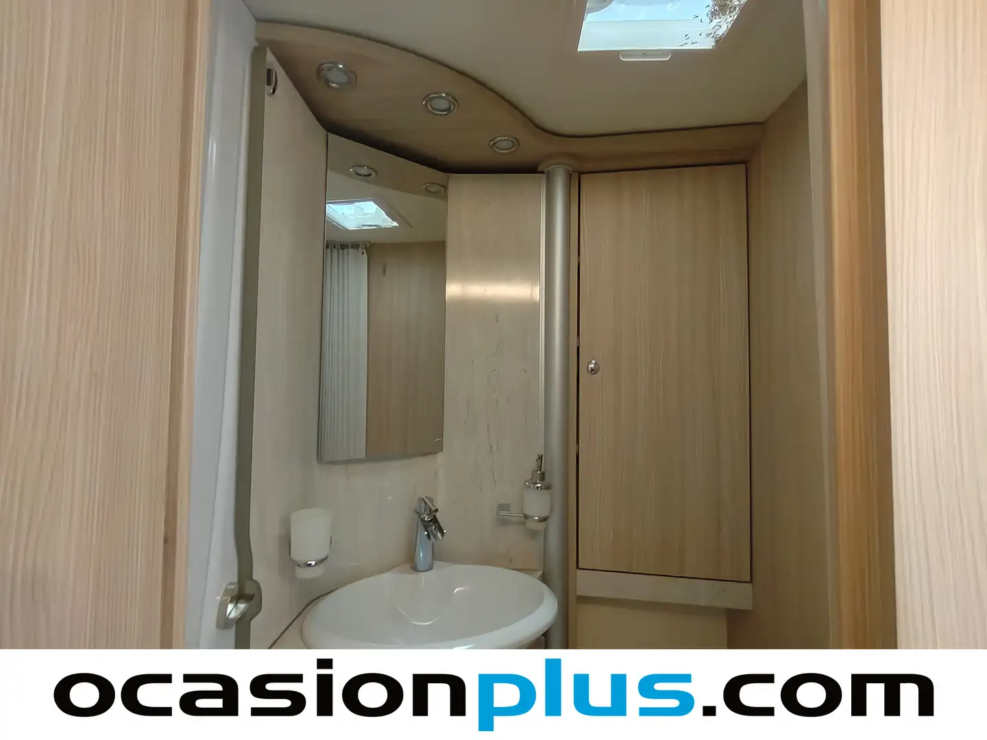 Foto Burstner BT5902 Burstner BT5902 TRAVEL VAN T-590 (150 CV)