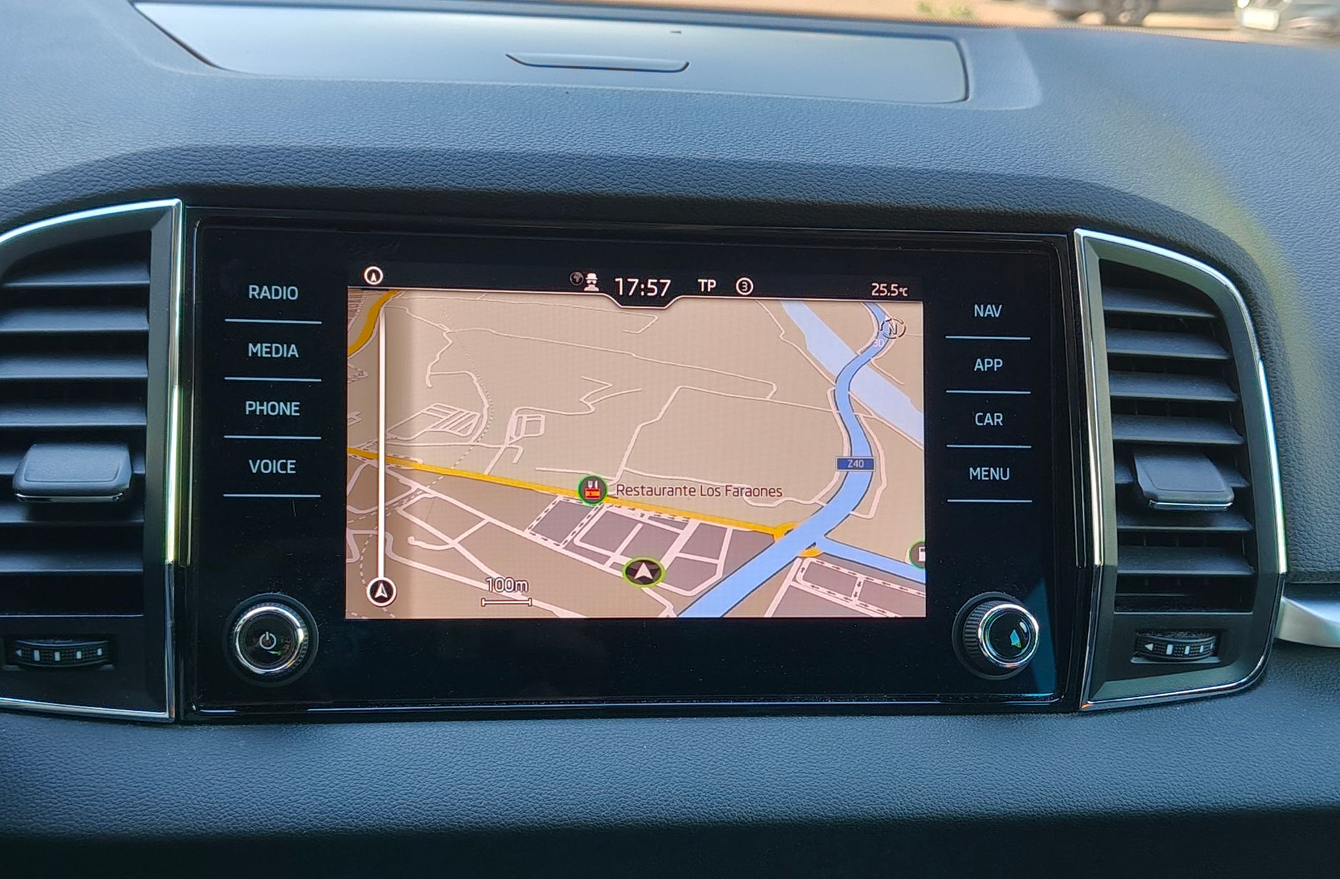 Škoda Karoq 1.5 TSI ACT 125 Aniversario DSG - foto 7