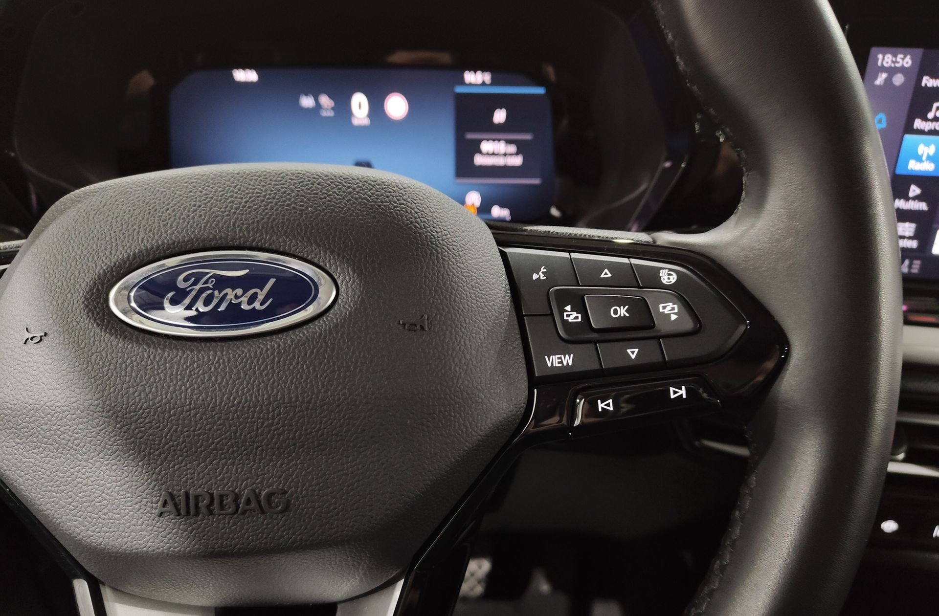 Ford Grand Tourneo Connect 2.0 EcoBlue Titanium - foto 29