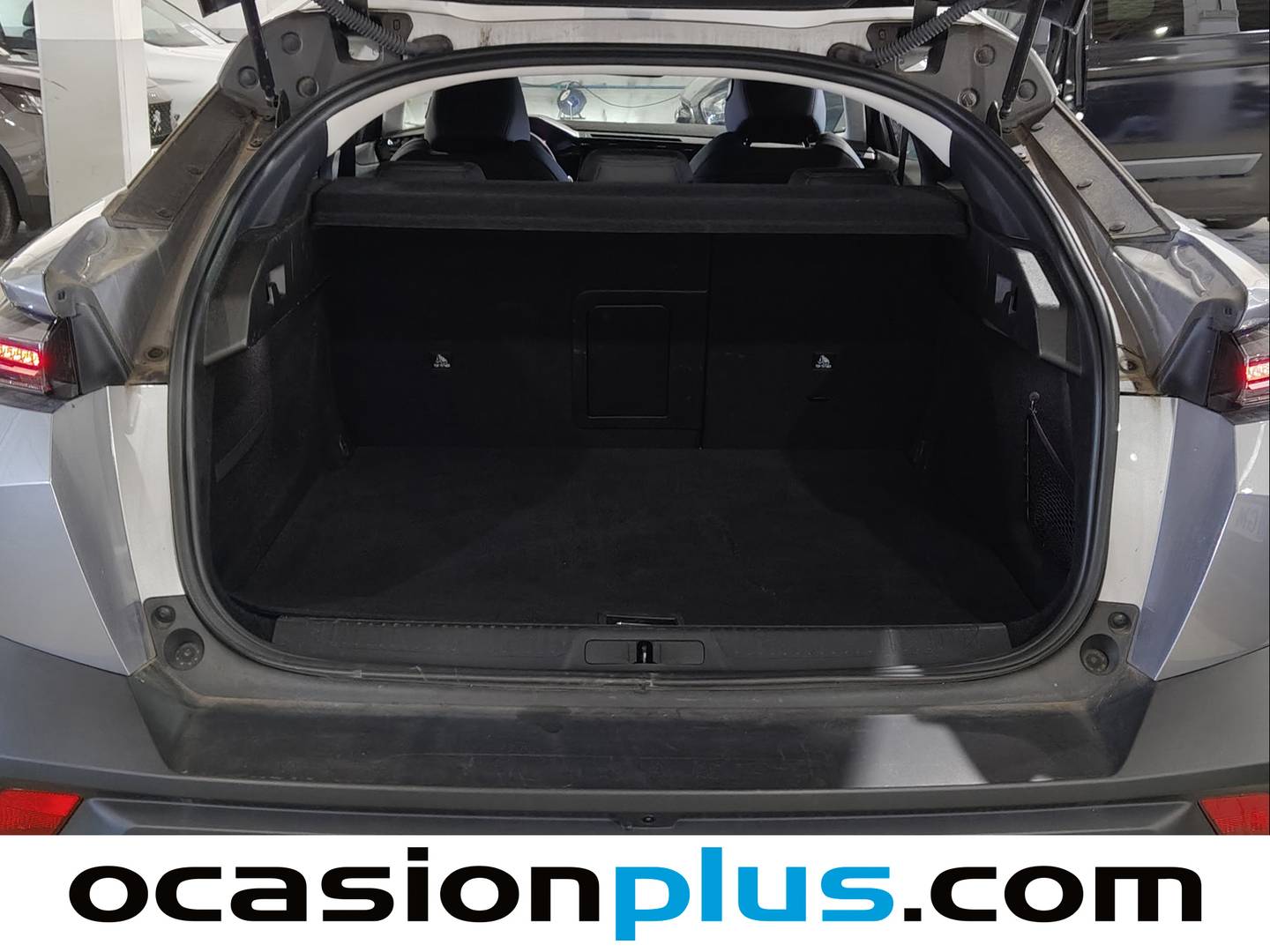 Foto Peugeot 408 Peugeot 408 PHEV 180 e-EAT8 (181 CV)