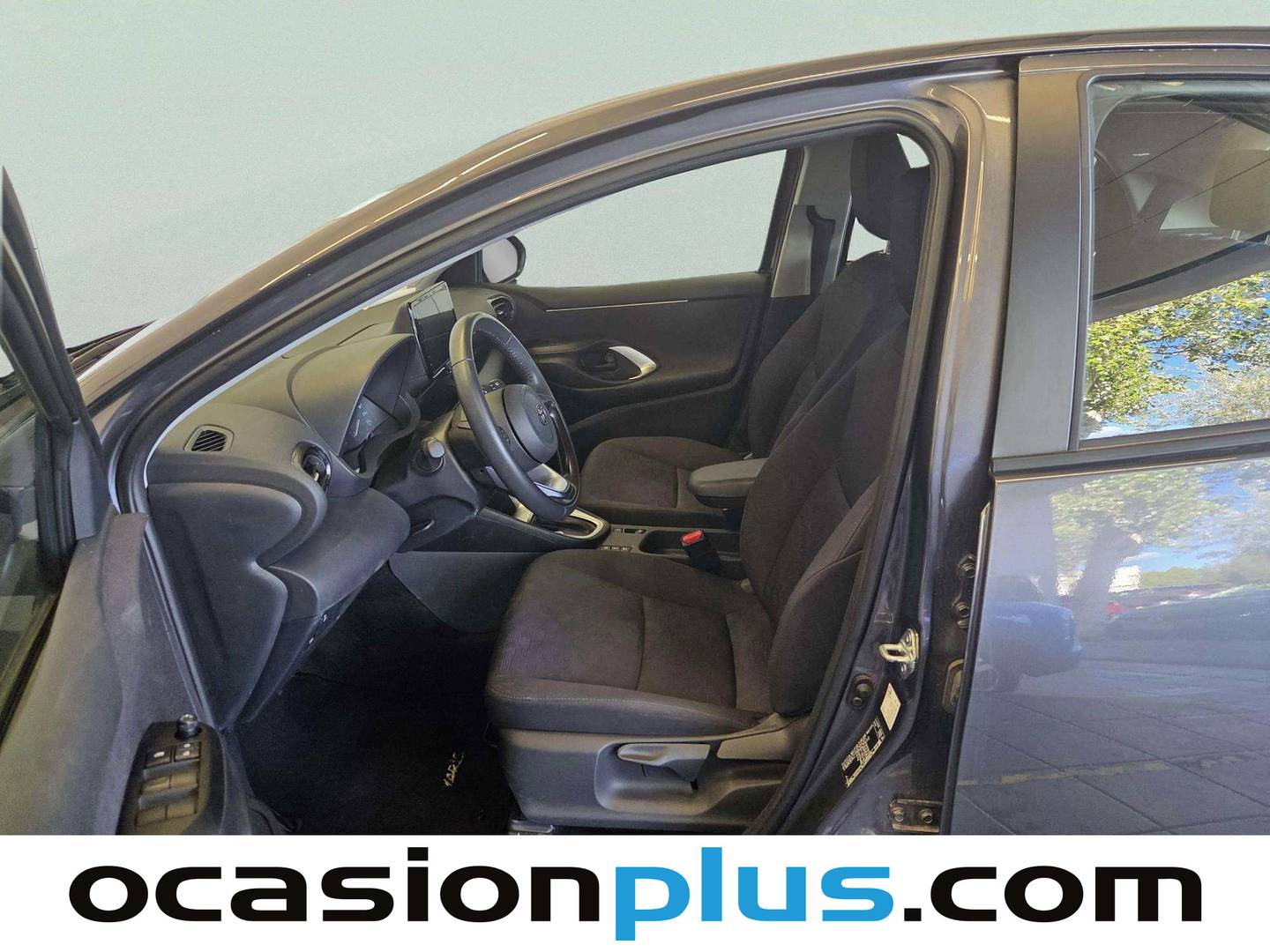 Foto asientos delanteros Toyota Yaris Toyota Yaris 120H Active Plus (116 CV)