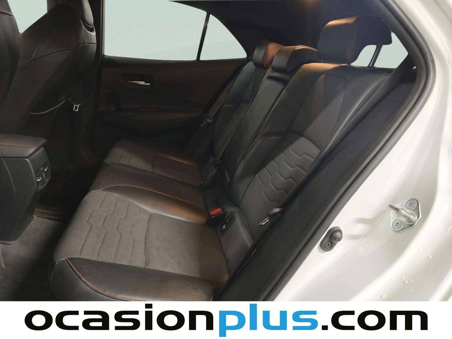 Foto asientos traseros Toyota Corolla Toyota Corolla 180H Advance E-CVT (180 CV)