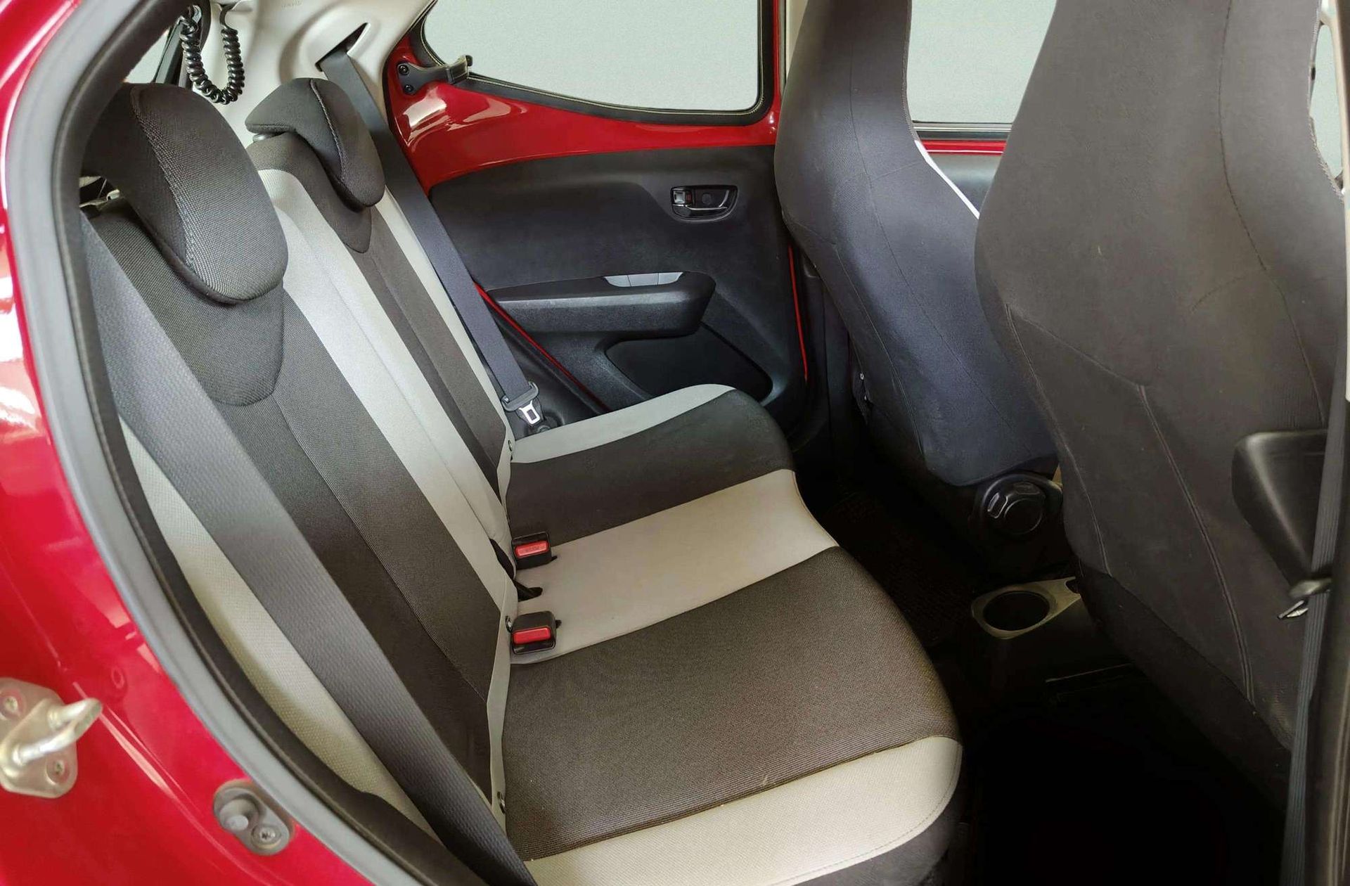 Toyota Aygo 1.0 70 x-play - foto 14