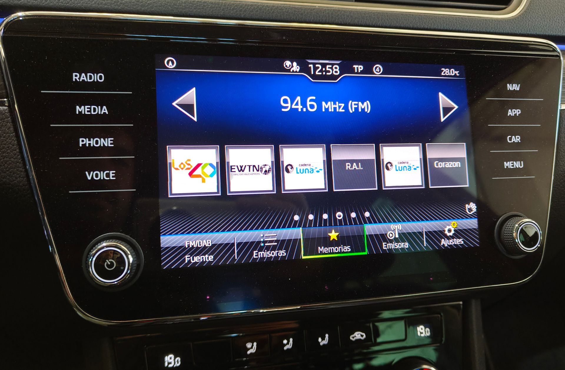 Škoda Superb 1.5 TSI Style DSG - foto 39