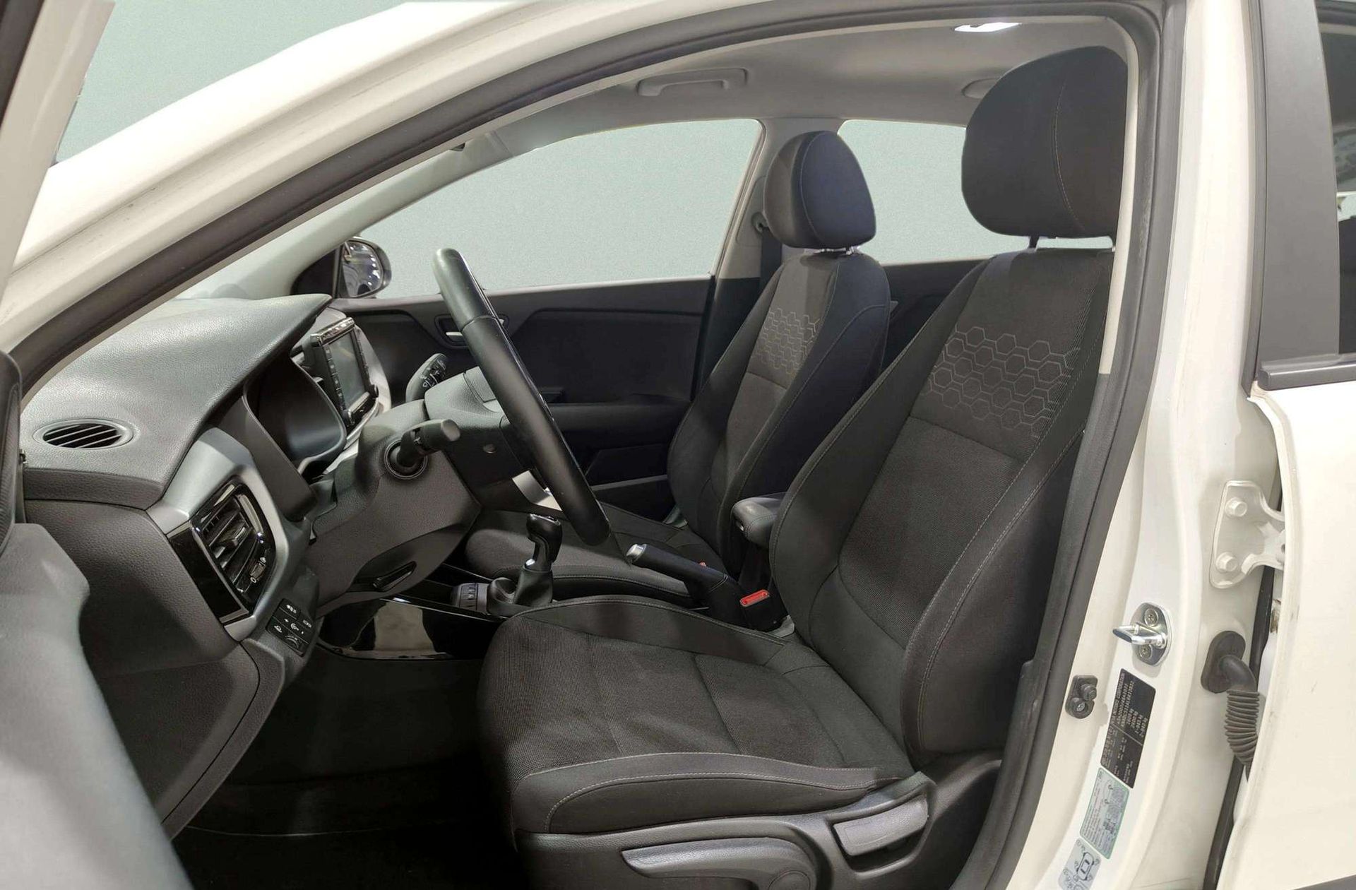Kia Rio 1.0 T-GDi Drive - foto 12