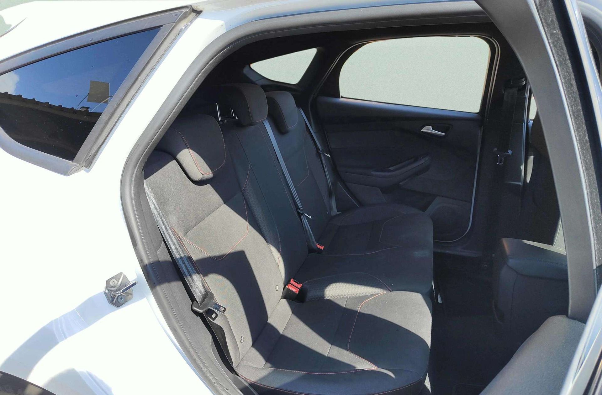 Ford Focus 1.0 EcoBoost ST-Line - foto 18