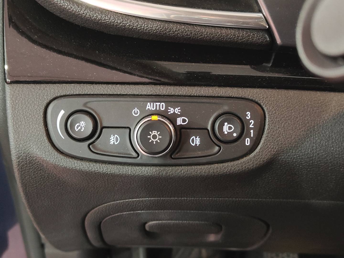 Foto Opel Mokka X Opel Mokka X 1.4 Turbo S&S Selective 4X2 (140 CV)