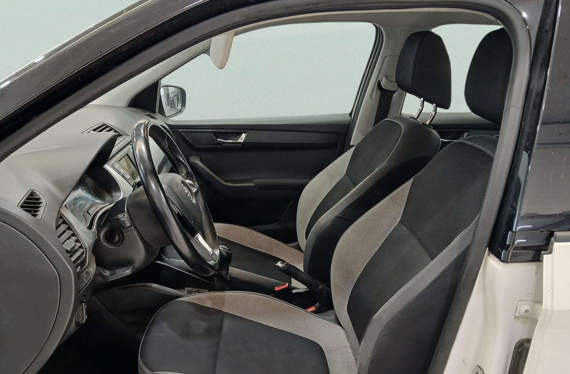 Škoda Fabia 1.4 TDI Business - foto 9