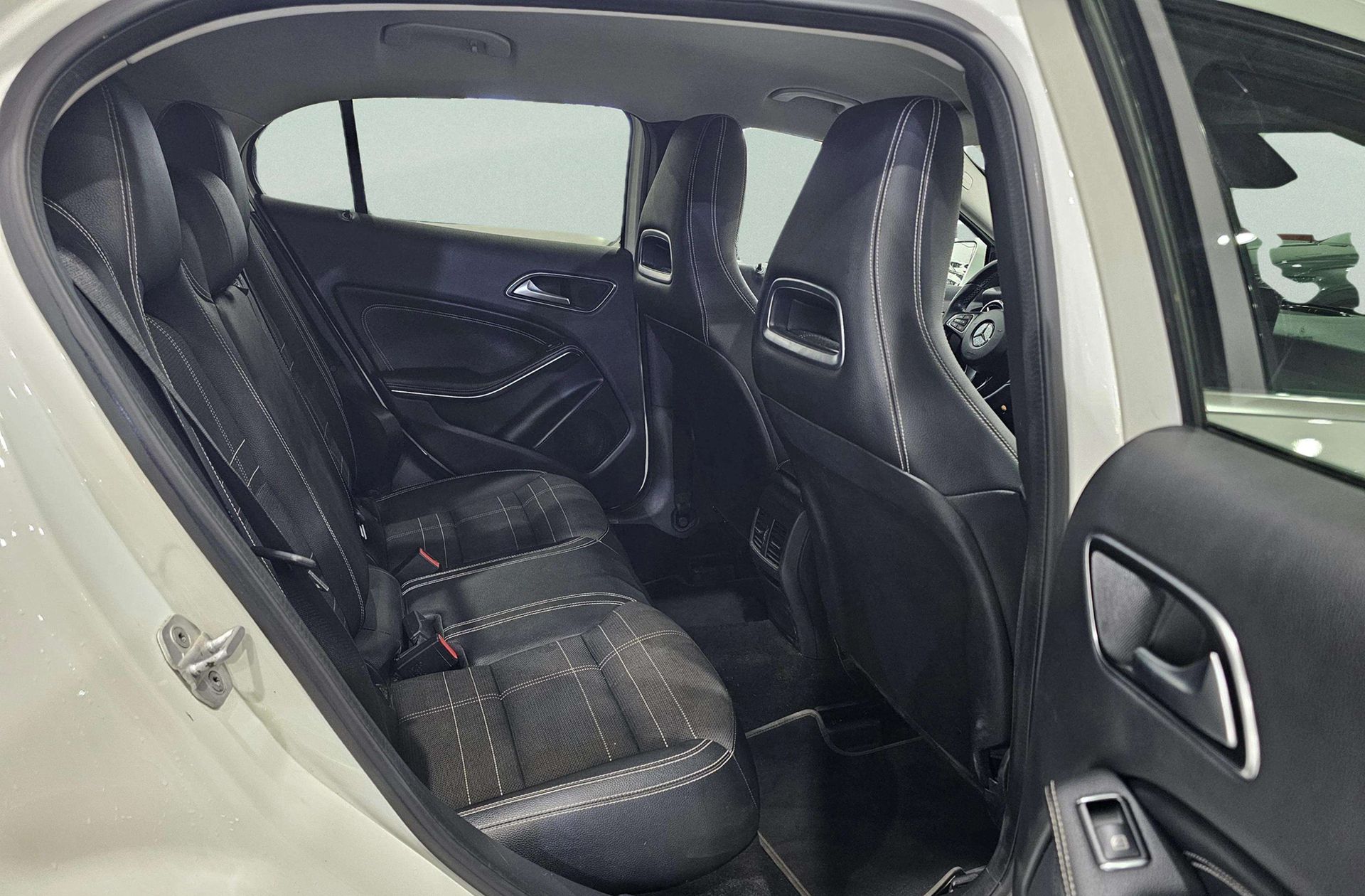 Mercedes-Benz GLA 200 d Urban - foto 21