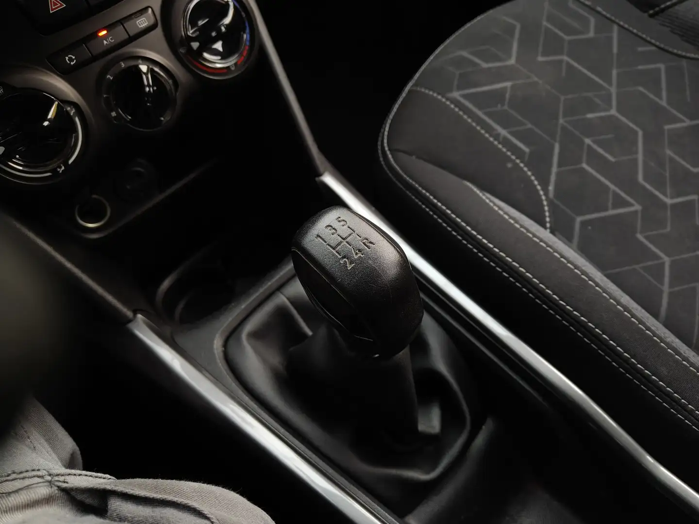 Foto Peugeot 2008 Peugeot 2008 BlueHDi 100 S&S Active (100 CV)