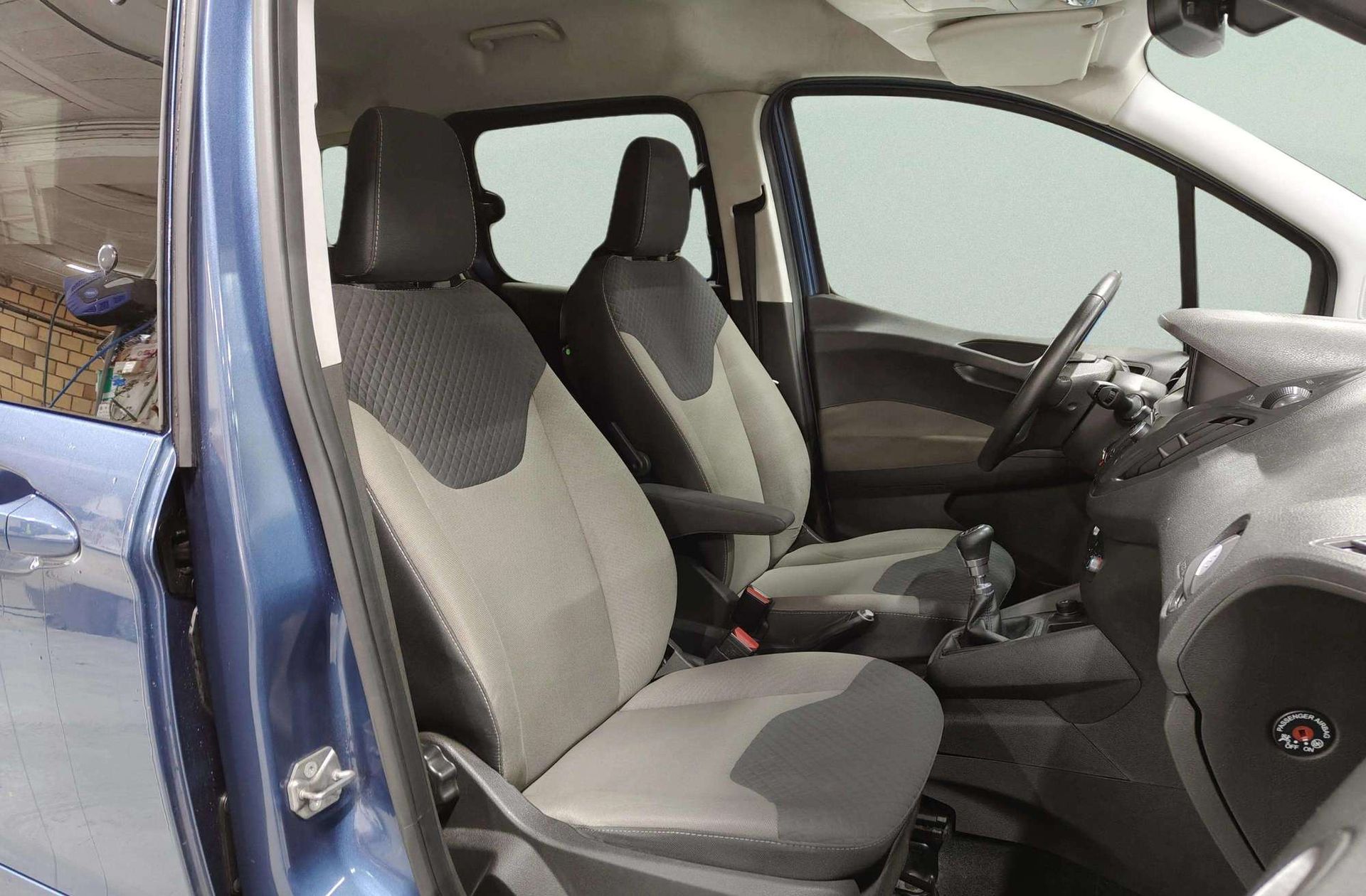 Ford Tourneo Courier 1.5 TDCi Titanium - foto 19