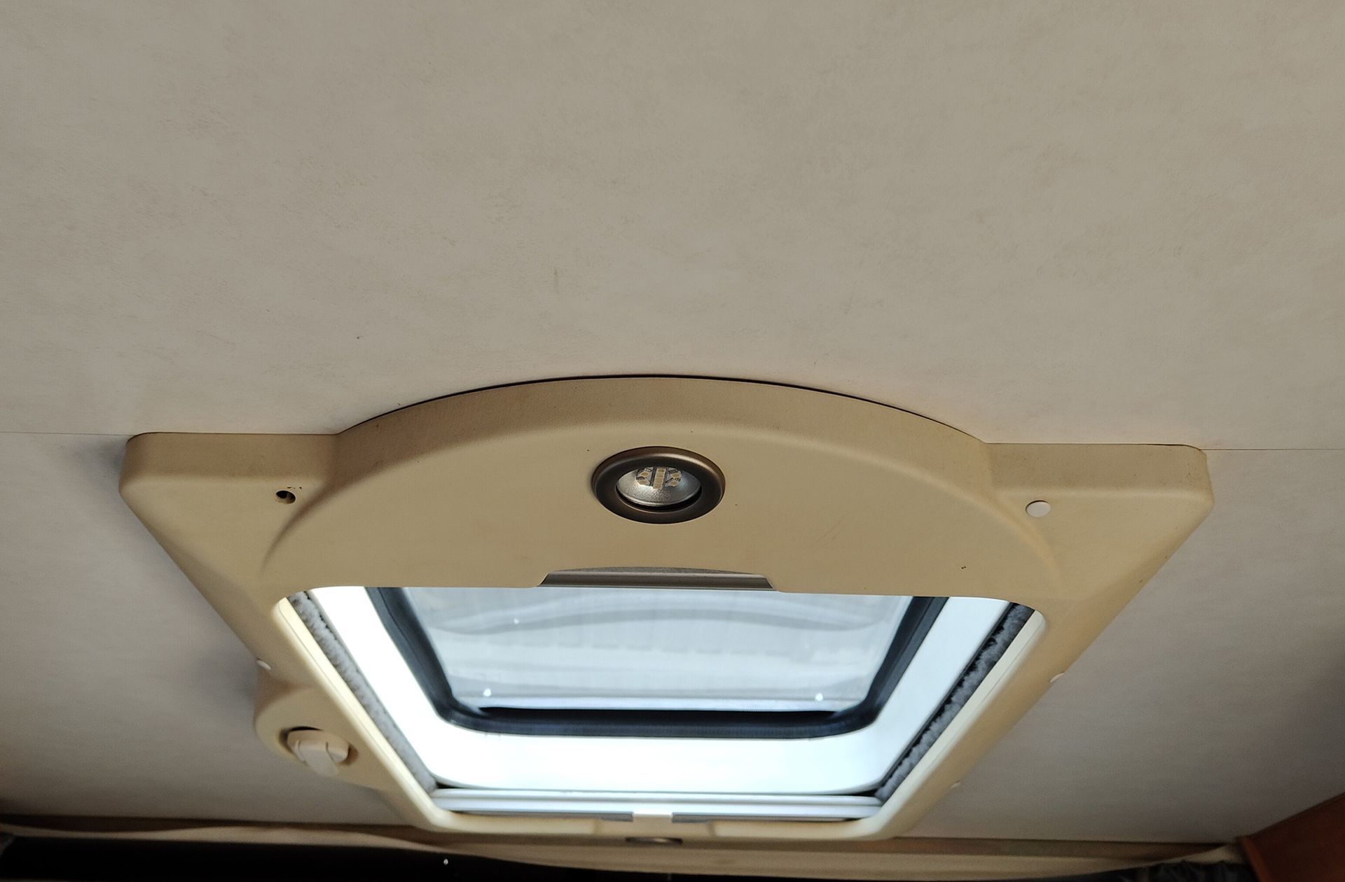 Hymer B 694 2.8D 4 plazas - foto 16