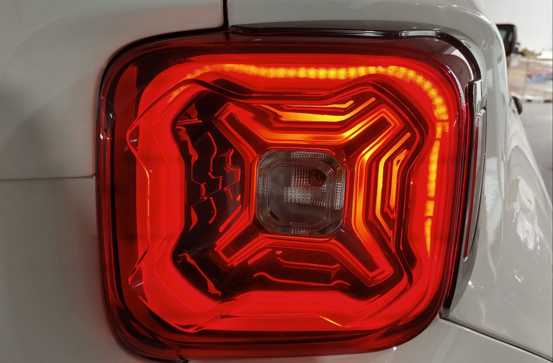 Jeep Renegade eHybrid 1.5 Limited ATX - foto 16