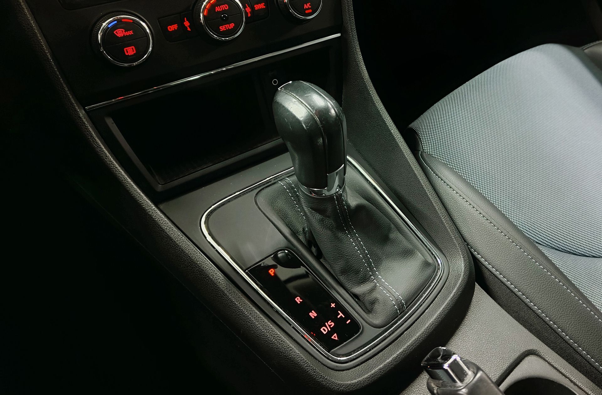 SEAT León 1.6 TDI Style Connect Plus DSG - foto 5