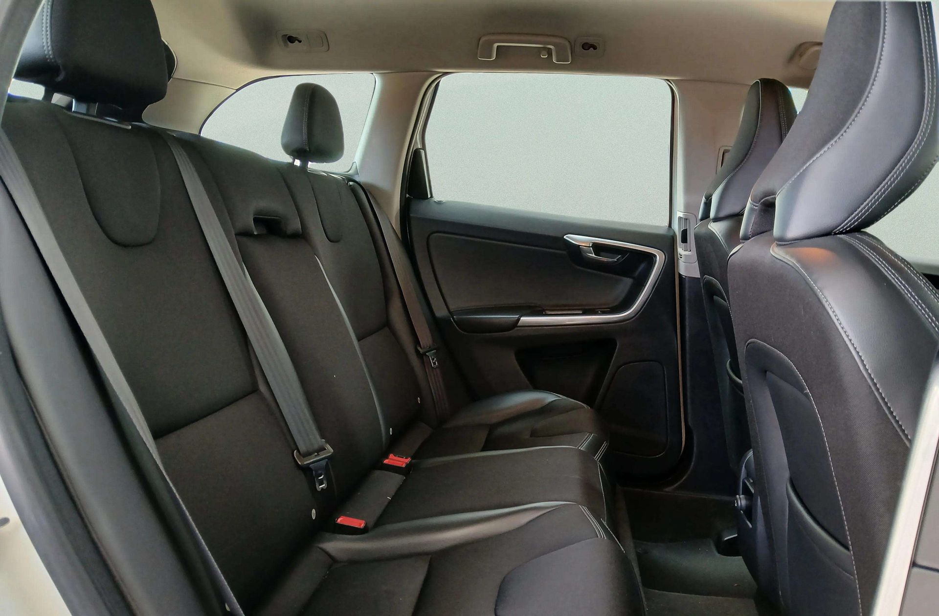 Volvo XC60 D4 Momentum - foto 15