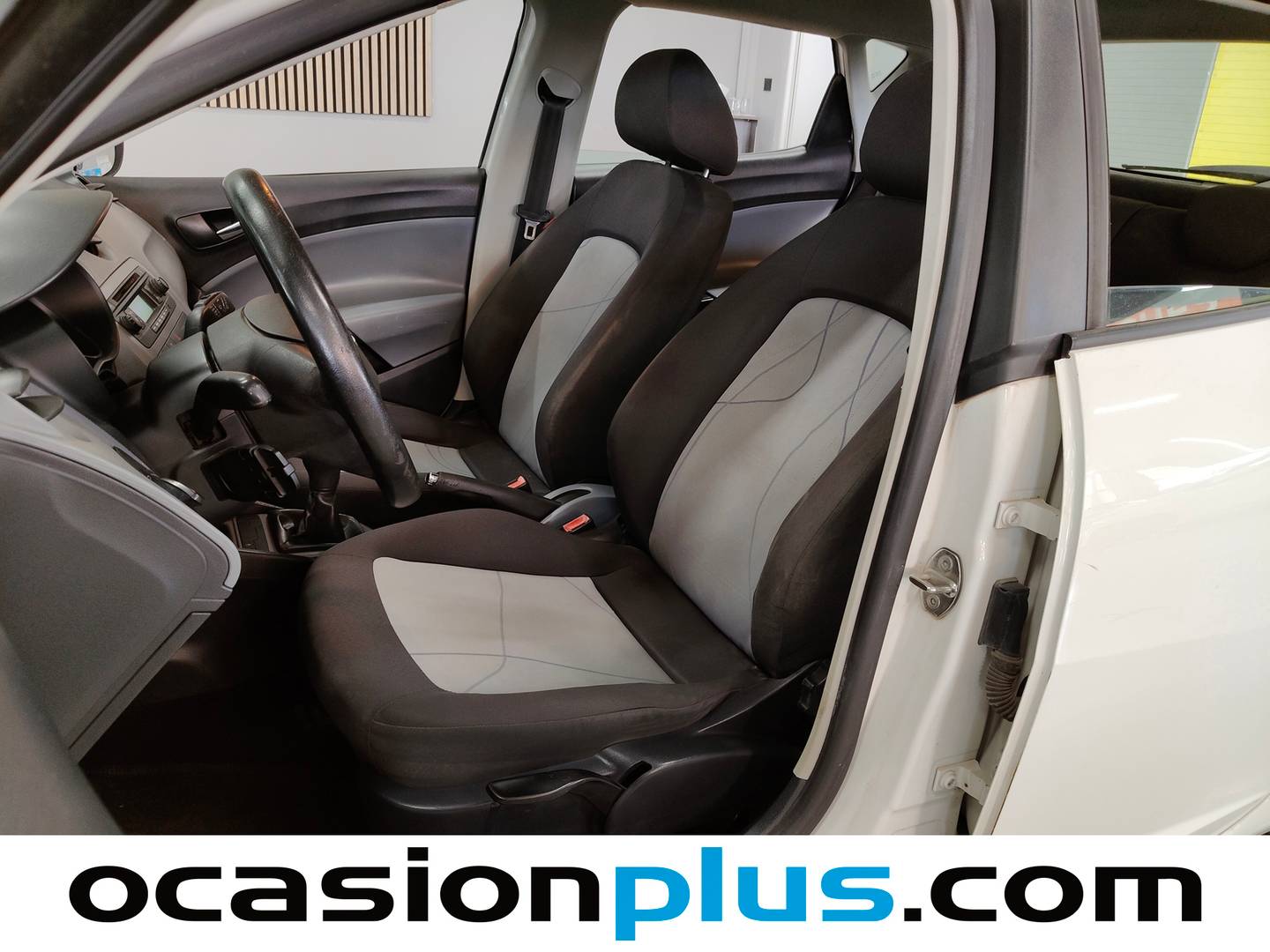 Foto asientos delanteros Seat Ibiza Seat Ibiza 1.2 TSI Reference (85 CV)