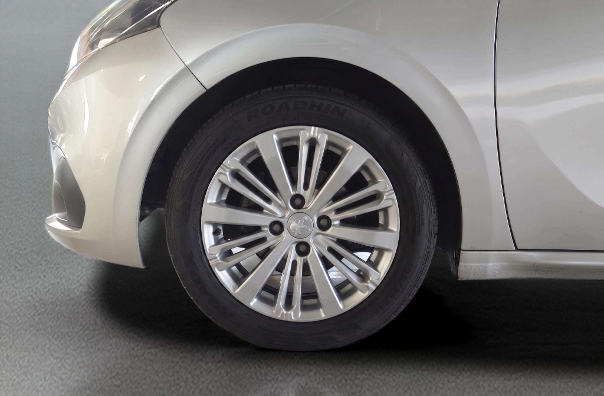 Peugeot 208 1.2 PureTech Allure EAT6 - foto 34