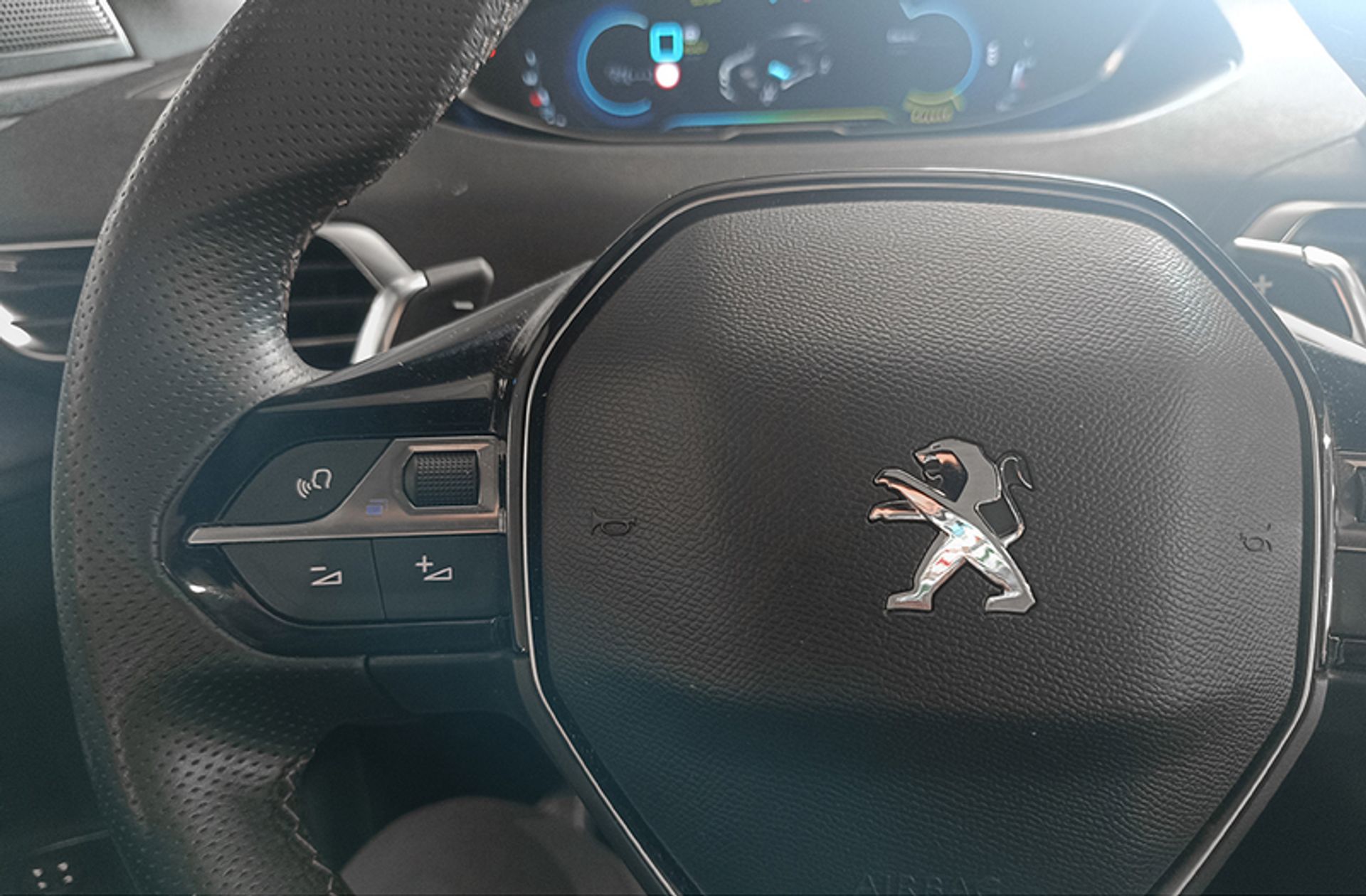 Peugeot 3008 300 GT e-EAT8 - foto 28