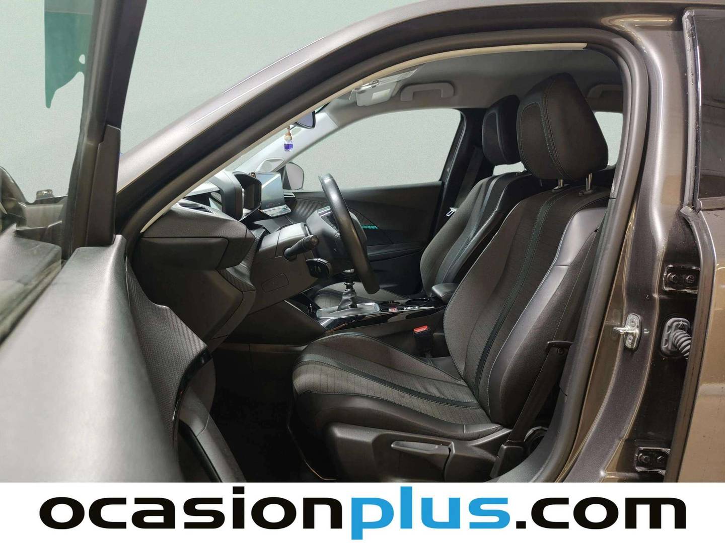 Foto asientos delanteros Peugeot 2008 Peugeot 2008 PureTech 130 S&S Allure Pack (130 CV)