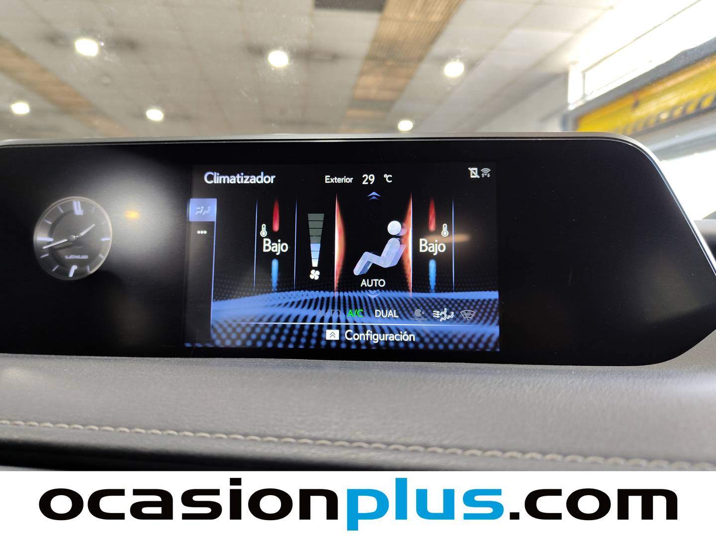 Foto Lexus UX Lexus UX 250h Business 2WD (184 CV)