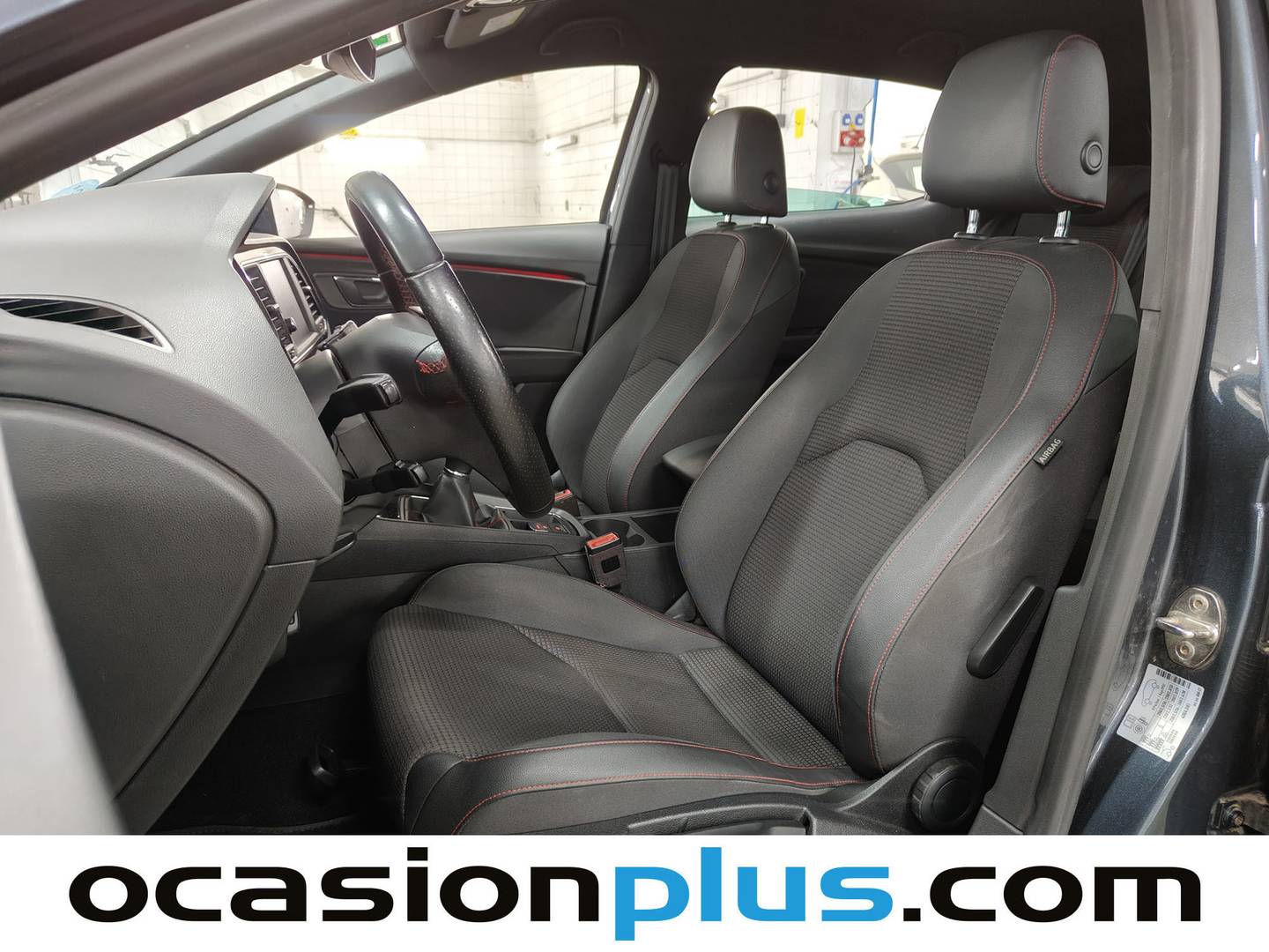 Foto asientos delanteros Seat León Seat León 1.5 TSI S&S FR Black Edition (150 CV)