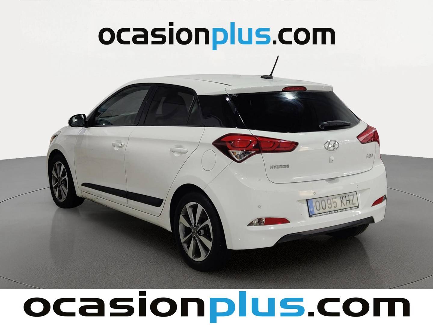 Foto trasera Hyundai i20 Hyundai i20 1.2 MPI Elegant Nav (84 CV) derecha