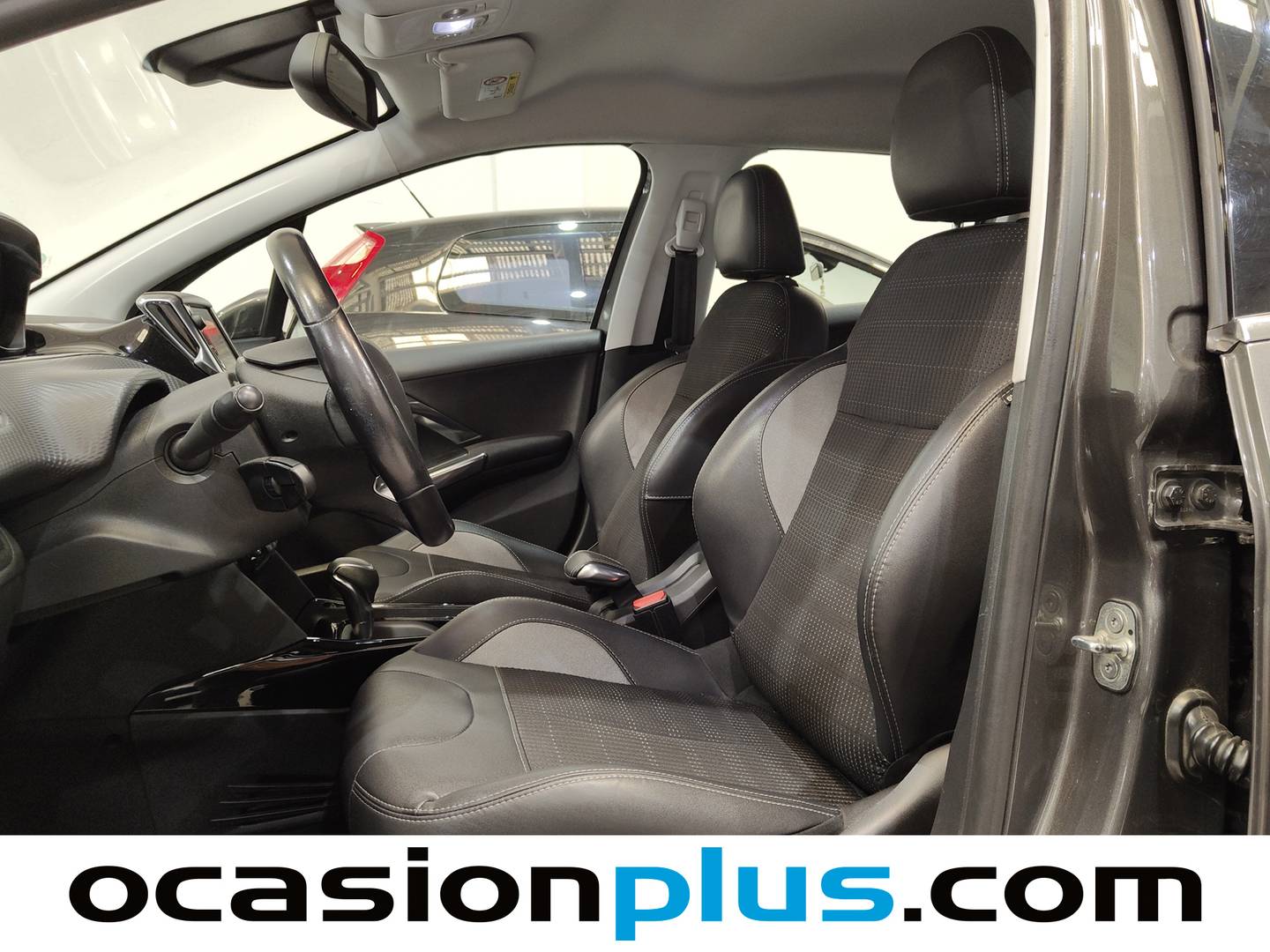 Foto asientos delanteros Peugeot 2008 Peugeot 2008 PureTech 110 S&S Allure EAT6 (110 CV)