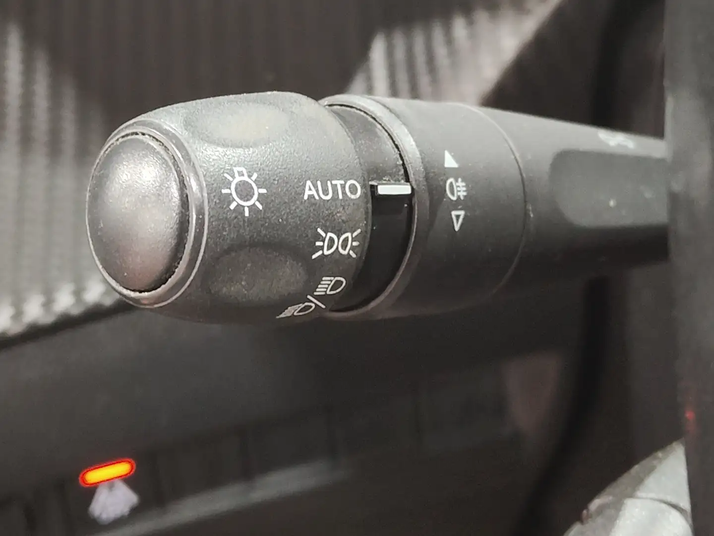 Foto Peugeot 208 Peugeot 208 BlueHDi 100 Allure (100 CV)