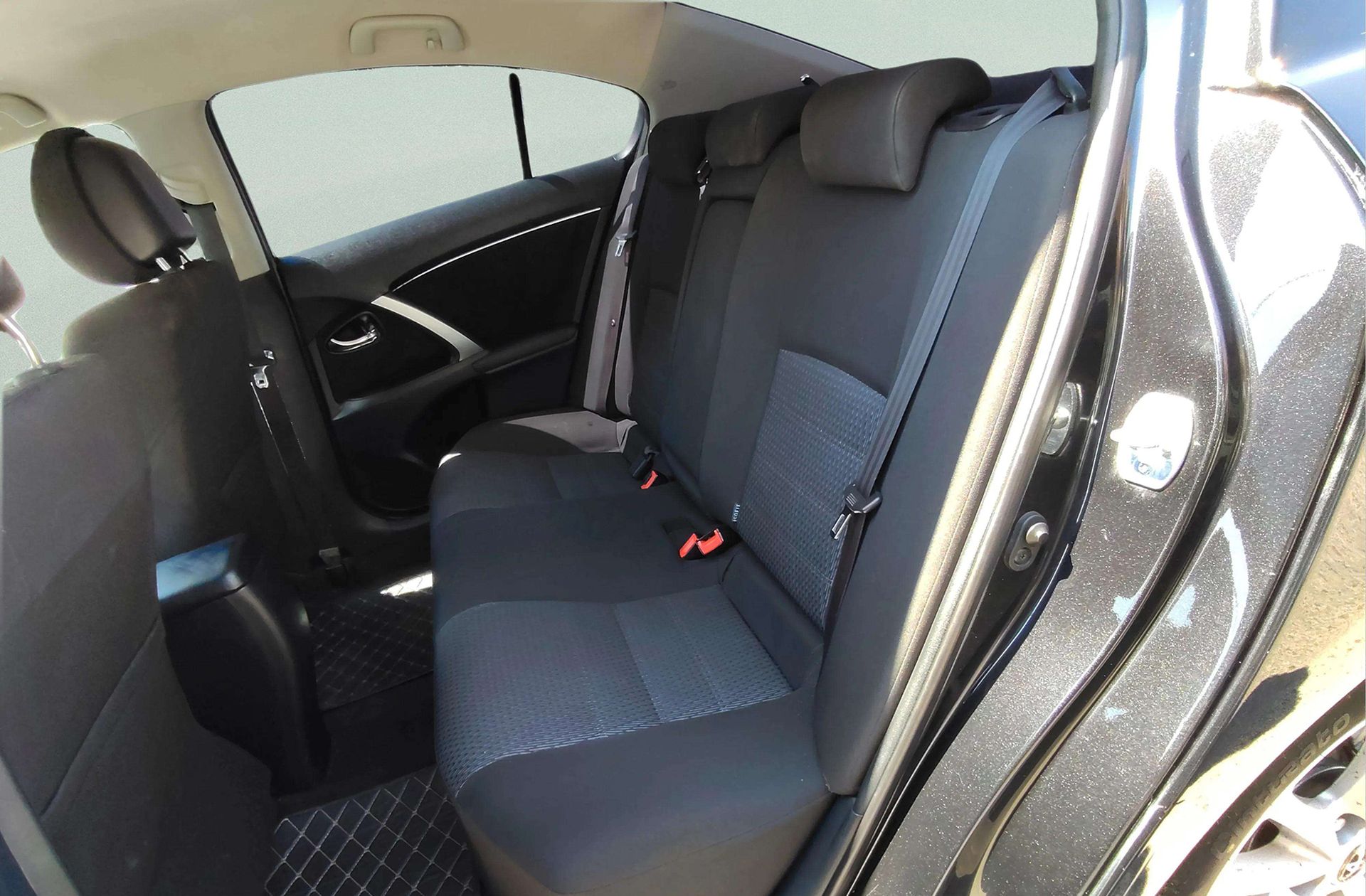 Toyota Avensis 120 D Advance - foto 10