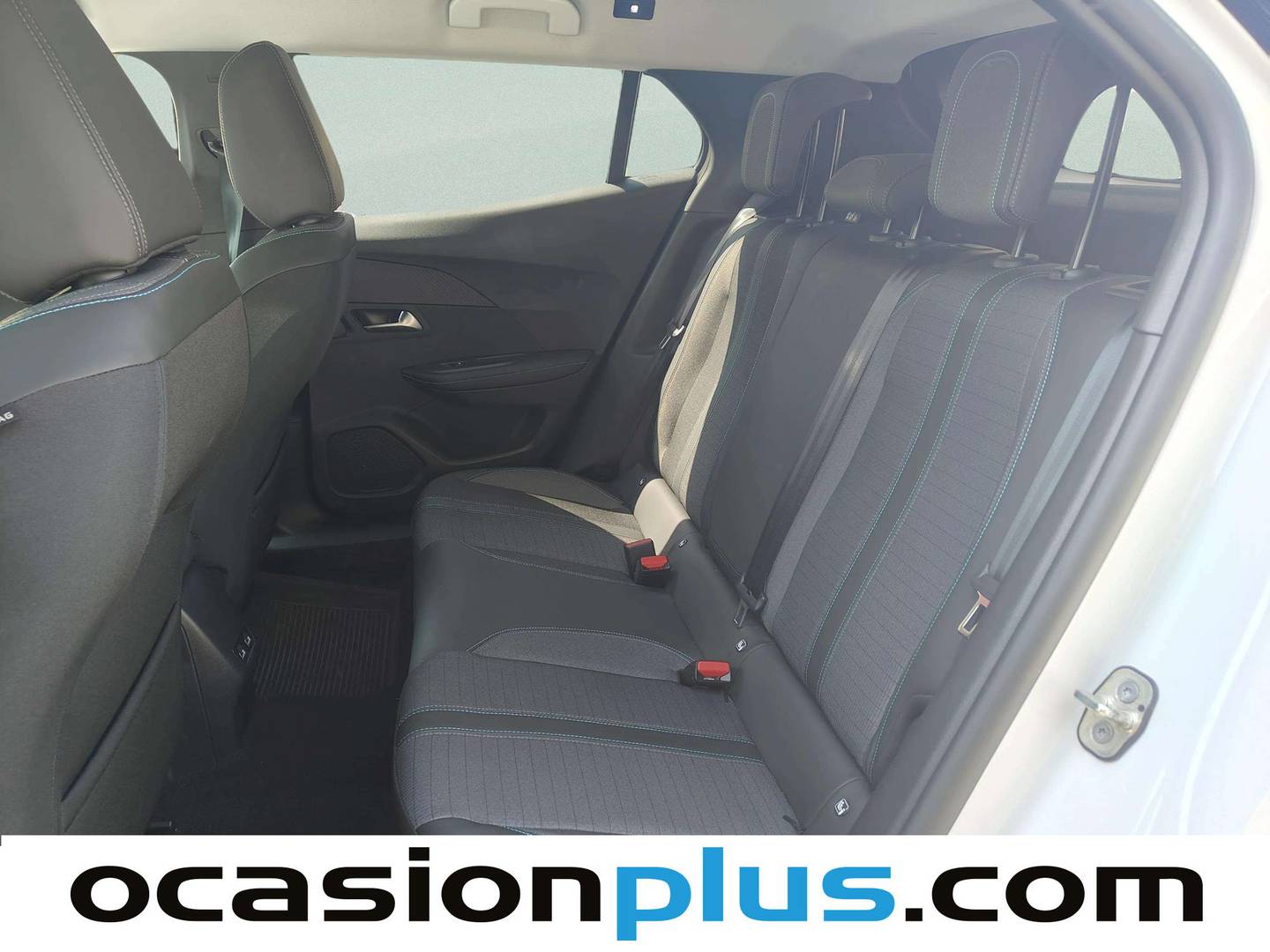 Foto asientos traseros Peugeot 2008 Peugeot 2008 PureTech 130 S&S Allure Pack EAT8 (130 CV)