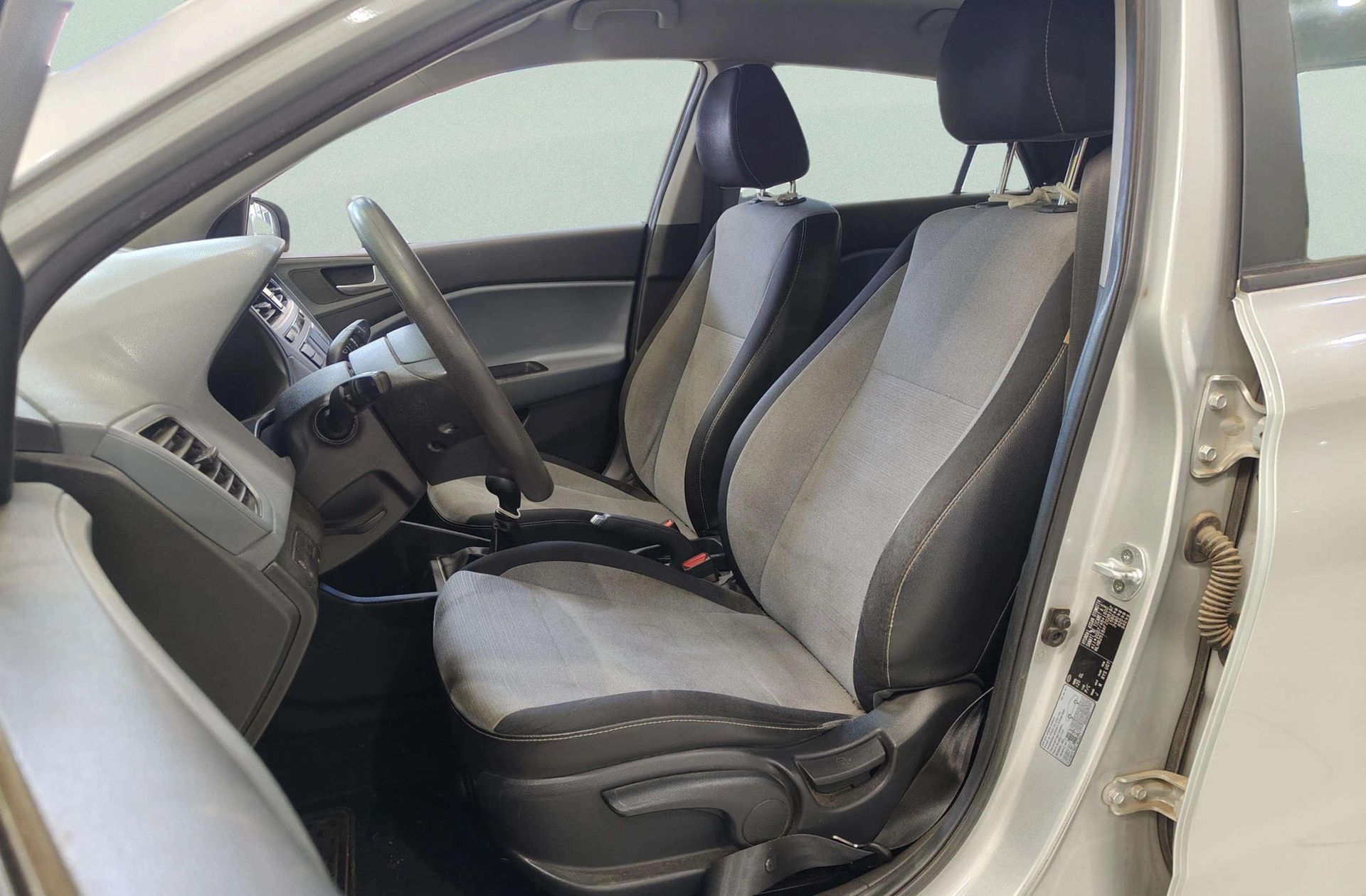 Hyundai i20 1.2 MPI Essence - foto 8