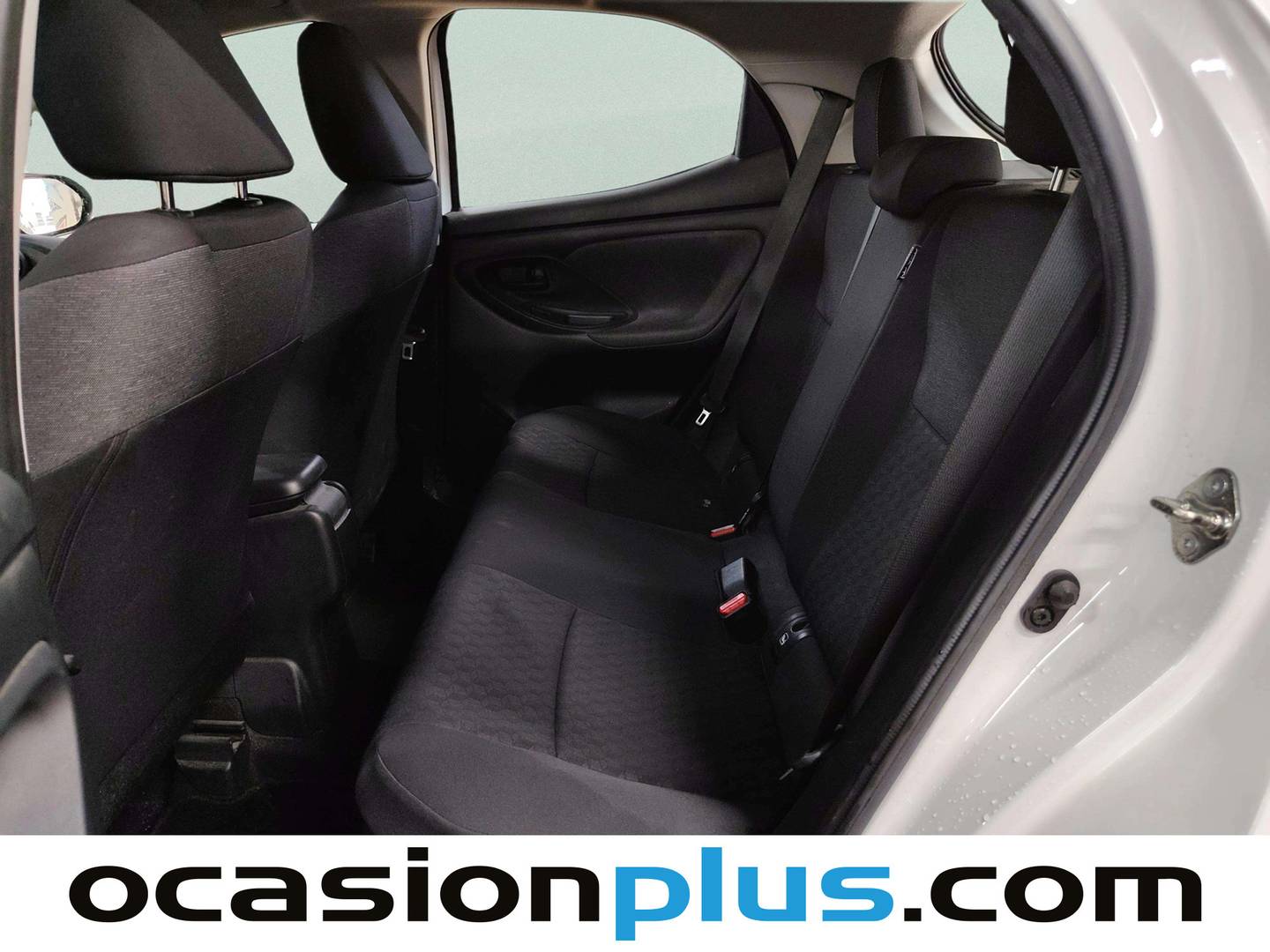Foto asientos traseros Toyota Yaris Toyota Yaris 120H Active Tech (116 CV)