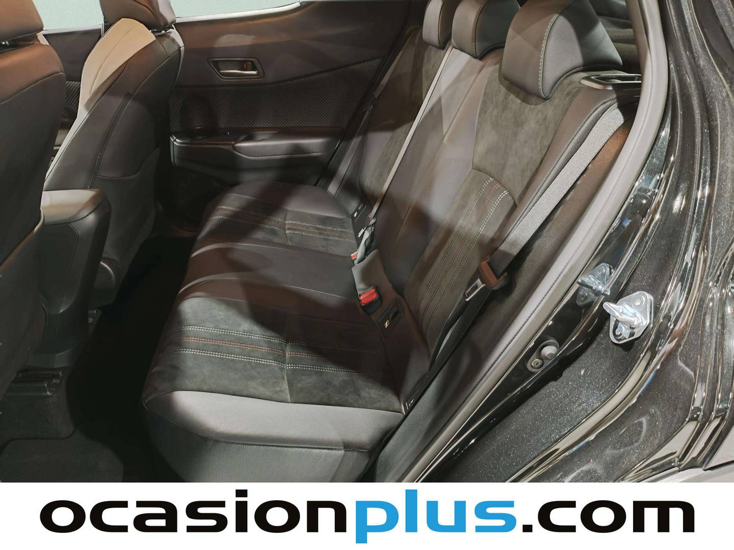 Foto asientos traseros Toyota C-HR Toyota C-HR 180H GR Sport (184 CV)